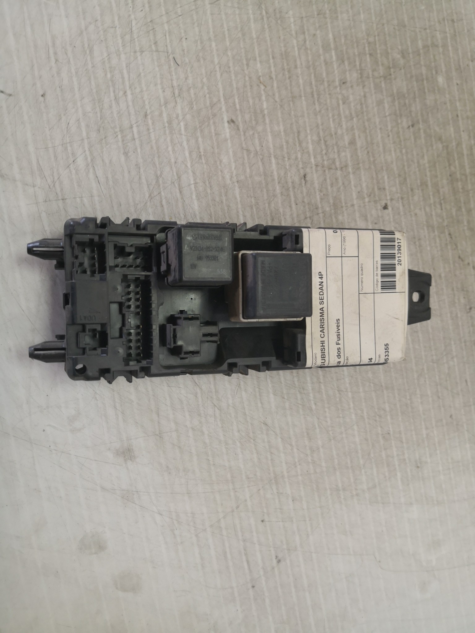 Caixa dos Fusíveis MITSUBISHI - ID S_29016