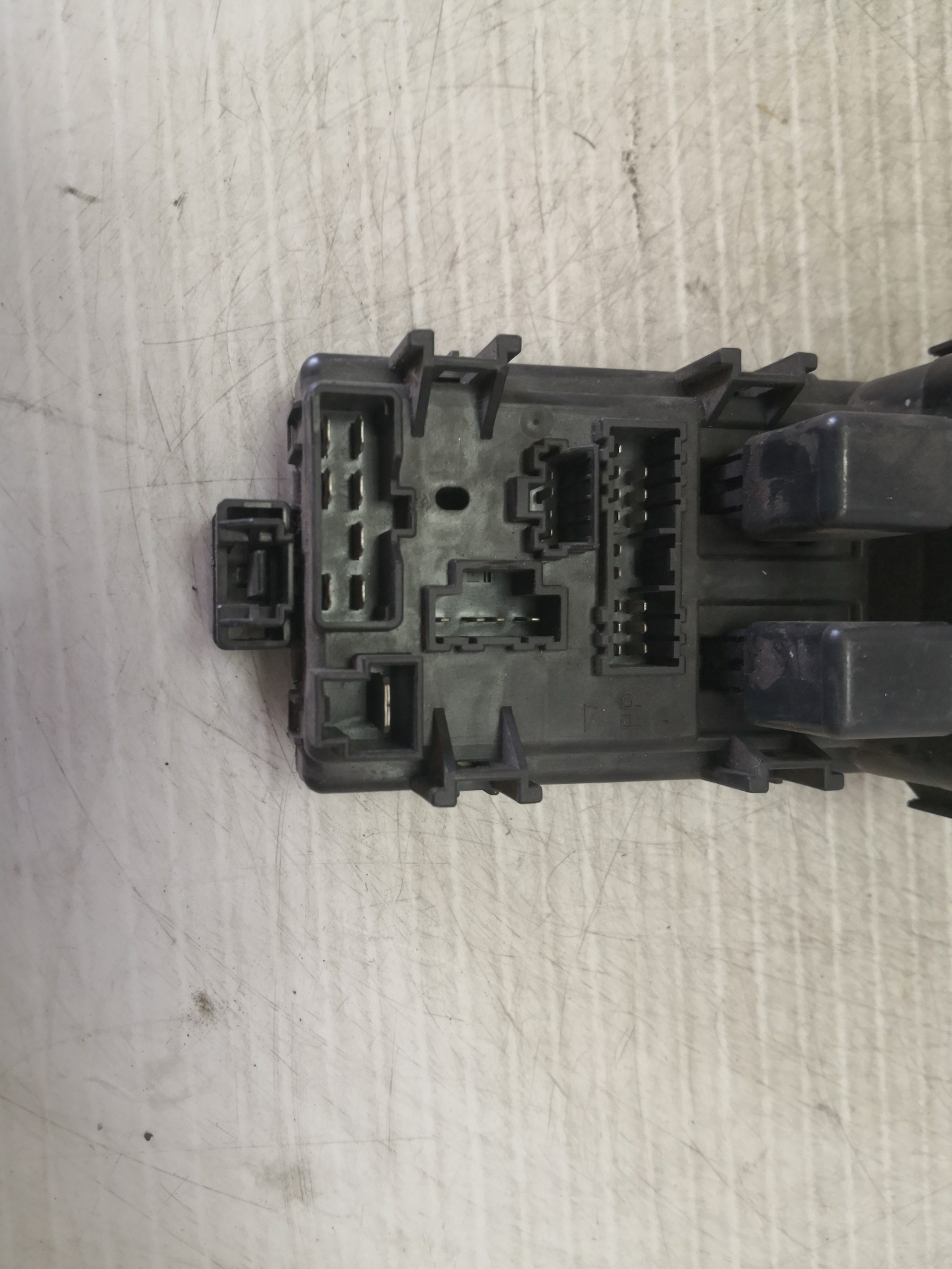 Caixa dos Fusíveis MITSUBISHI PAJERO II (V3_W, V2_W, V4_W) | 90 - 01 Imagem-1