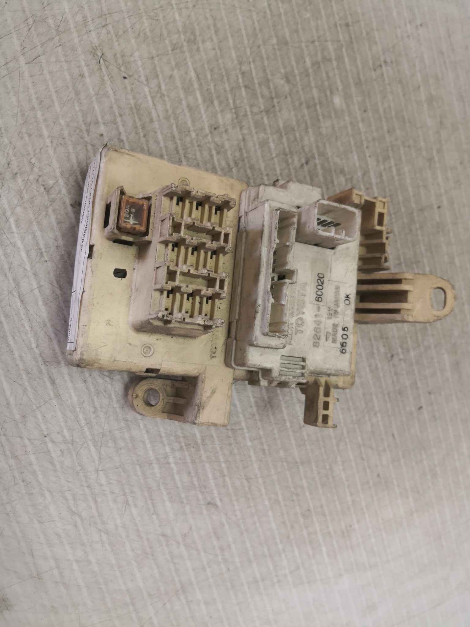 Caixa dos Fusíveis TOYOTA LAND CRUISER (_J7_) | 84 -  Imagem-1