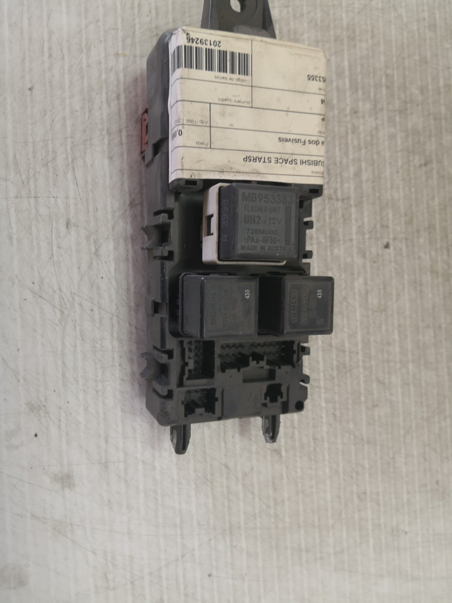 Caixa dos Fusíveis MITSUBISHI - ID S_29245