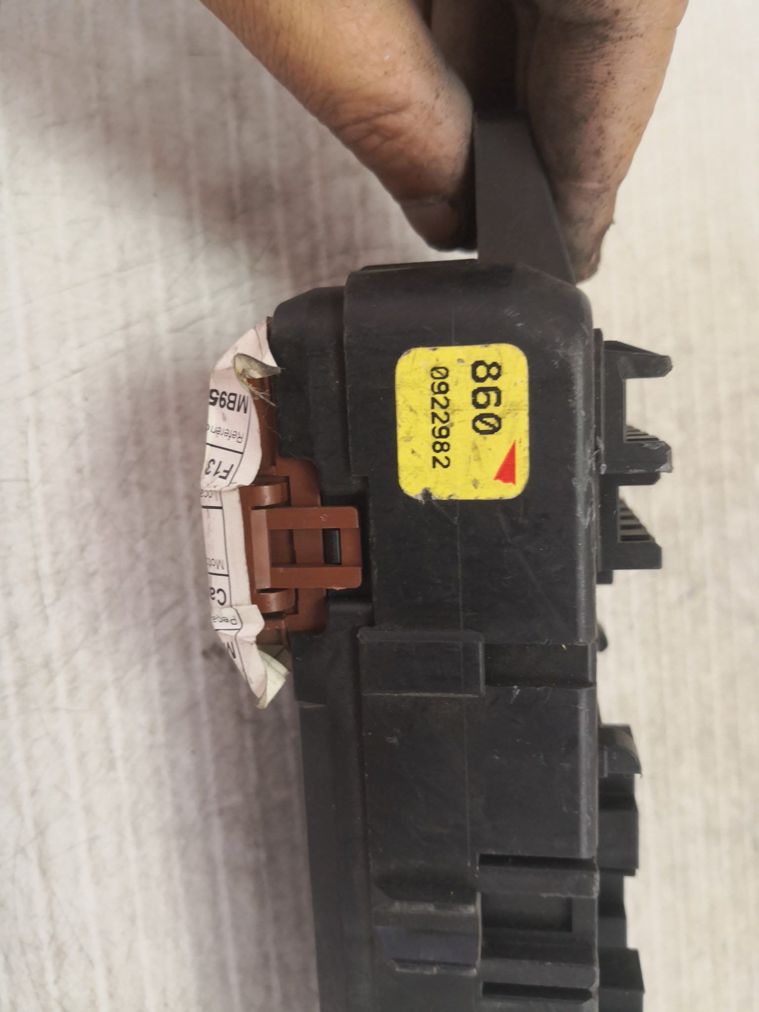 Caixa dos Fusíveis MITSUBISHI CARISMA (DA_) | 95 - 06 Imagem-2