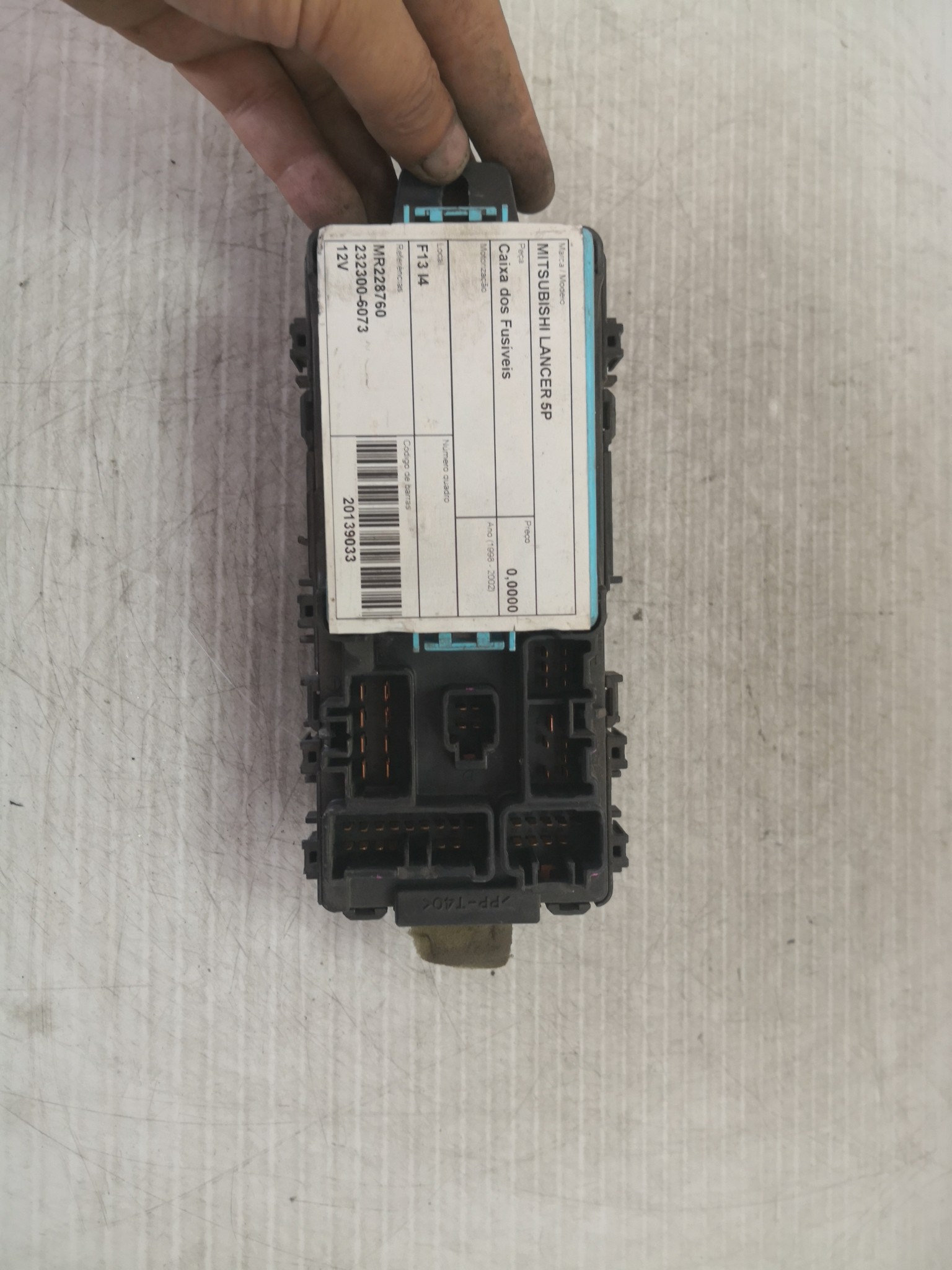 Caixa dos Fusíveis MITSUBISHI - ID S_29032