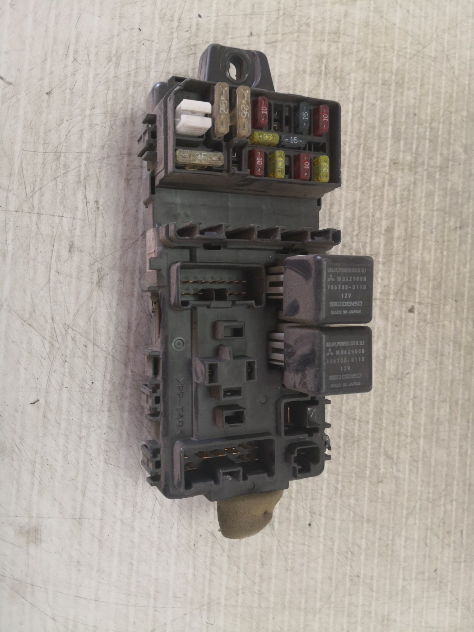 Caixa dos Fusíveis MITSUBISHI LANCER VII (CS_A, CT_A) | 00 - 13 Imagem-2