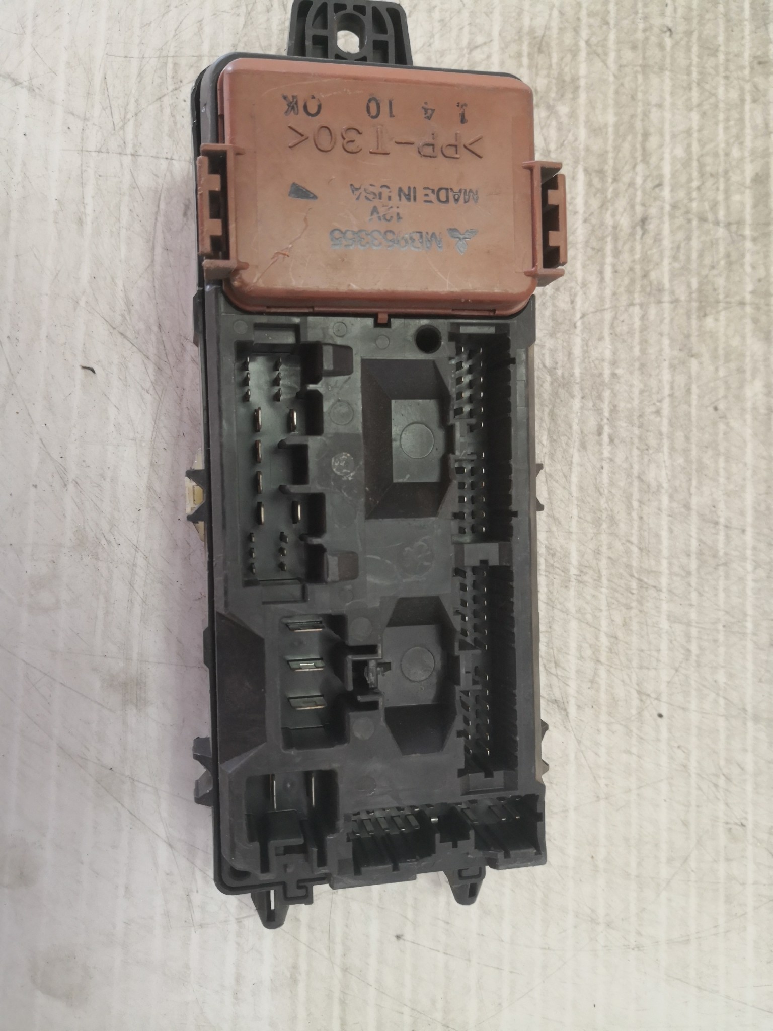 Caixa dos Fusíveis MITSUBISHI SPACE STAR Veículo multiuso (DG_A) | 98 - 04 Imagem-2