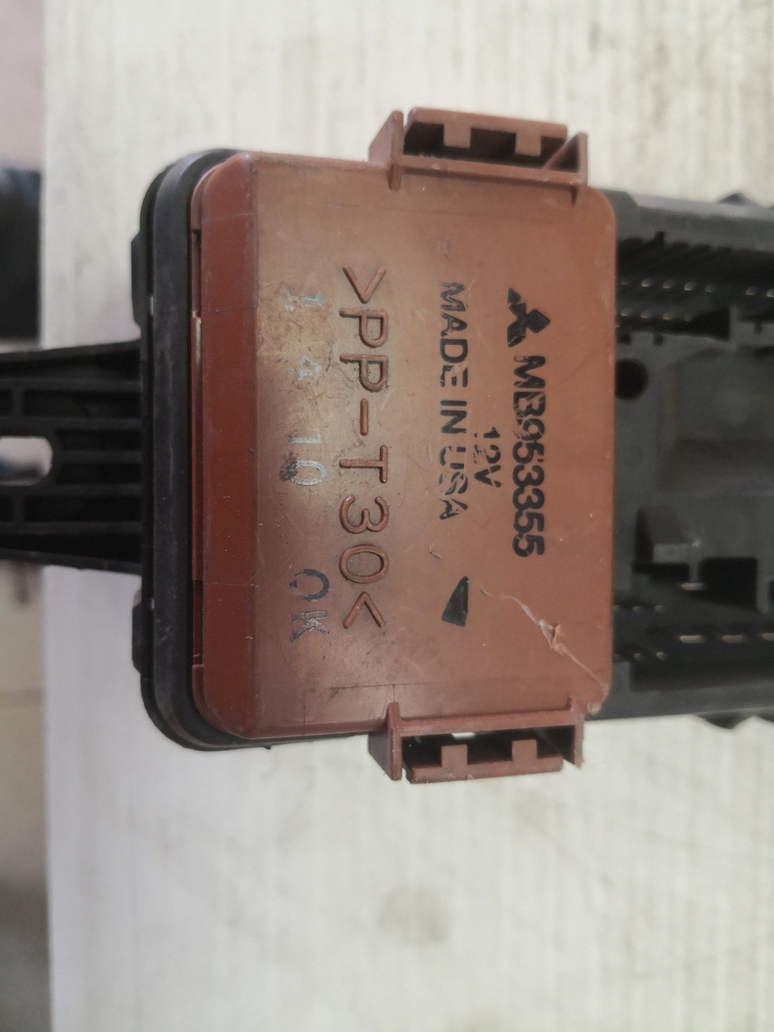 Caixa dos Fusíveis MITSUBISHI SPACE STAR Veículo multiuso (DG_A) | 98 - 04 Imagem-3