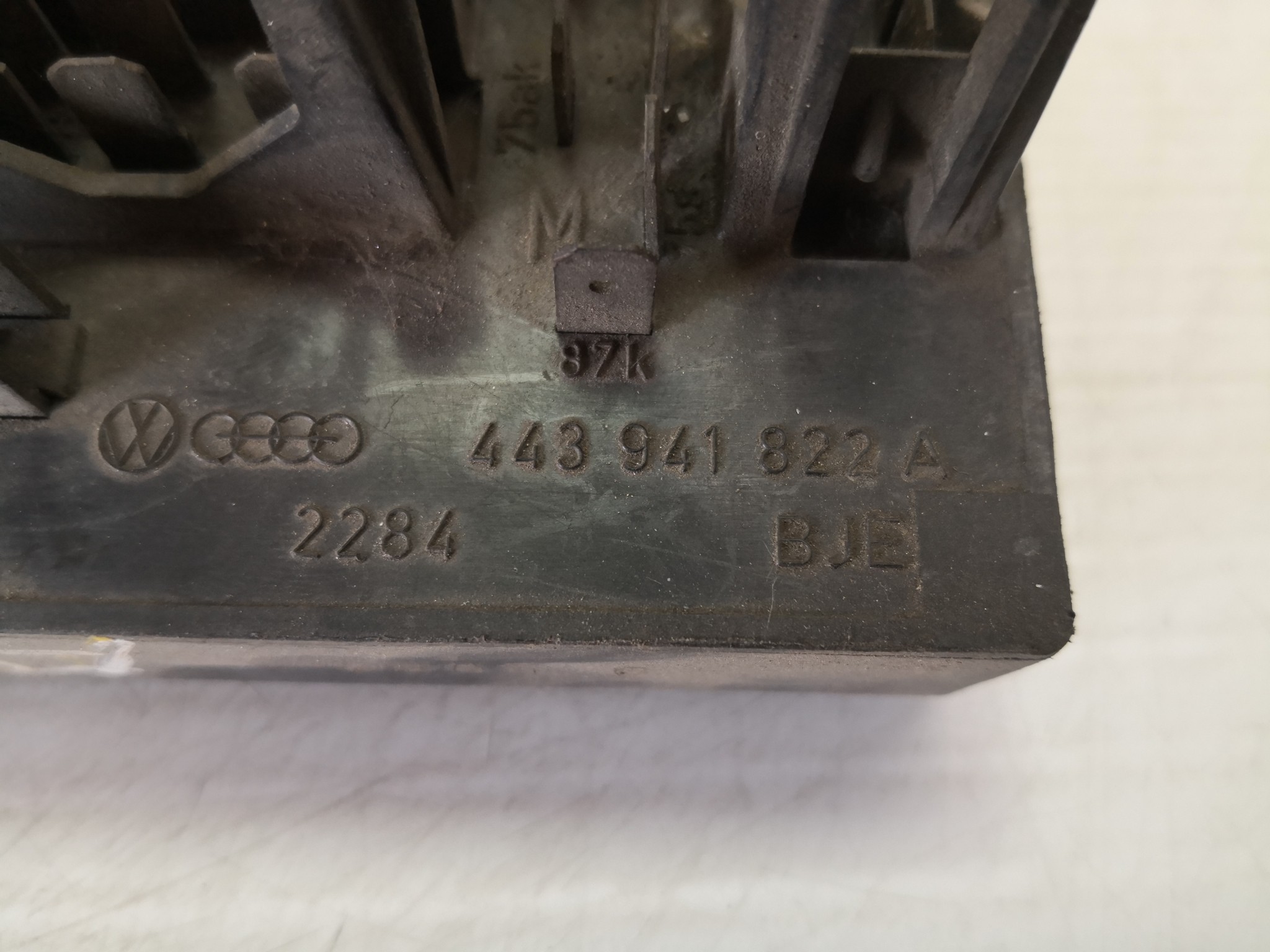 Caixa dos Fusíveis AUDI 80 (8C2, B4) | 91 - 95 Imagem-2