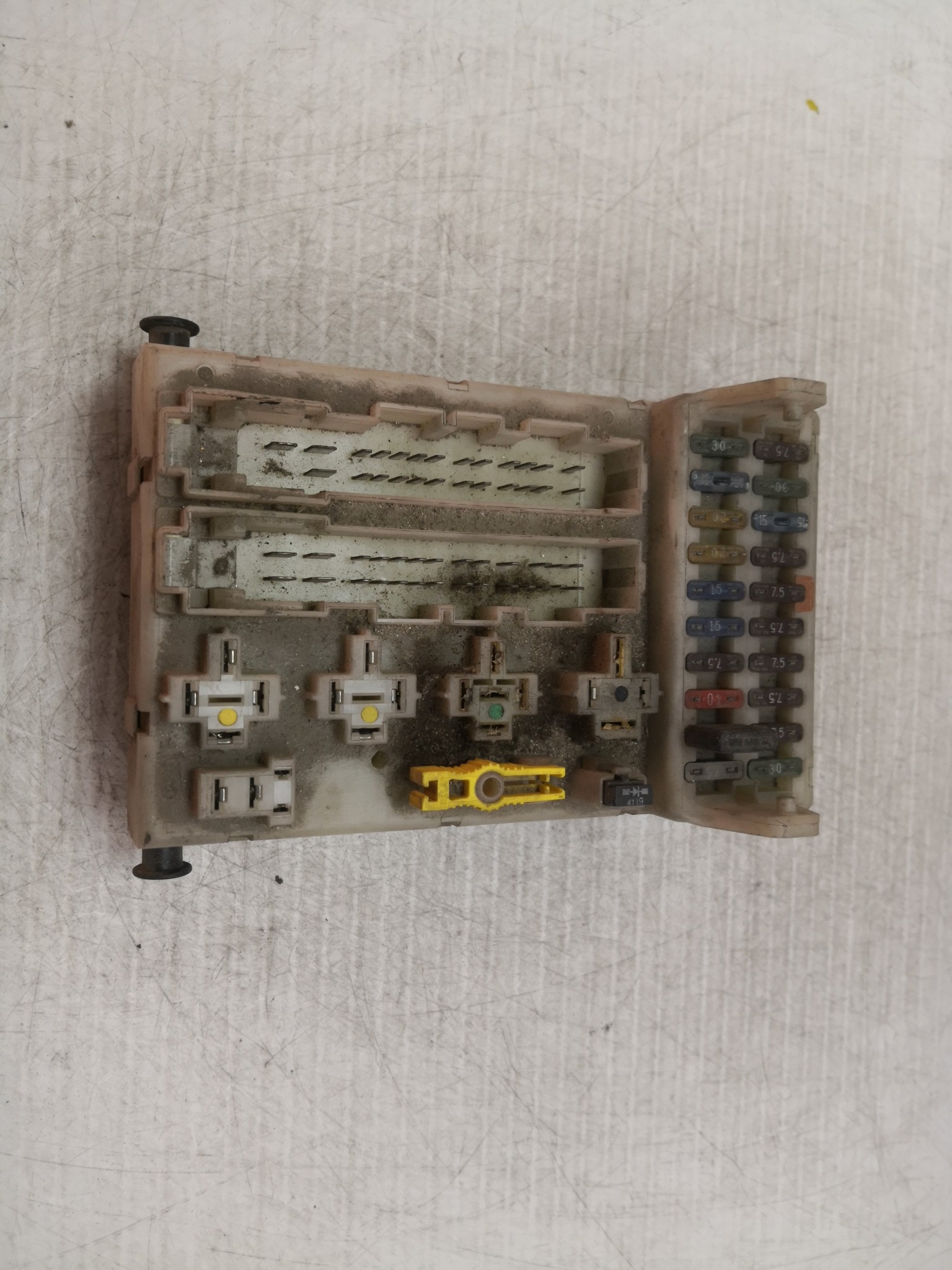 Caixa dos Fusíveis FORD - ID S_28977