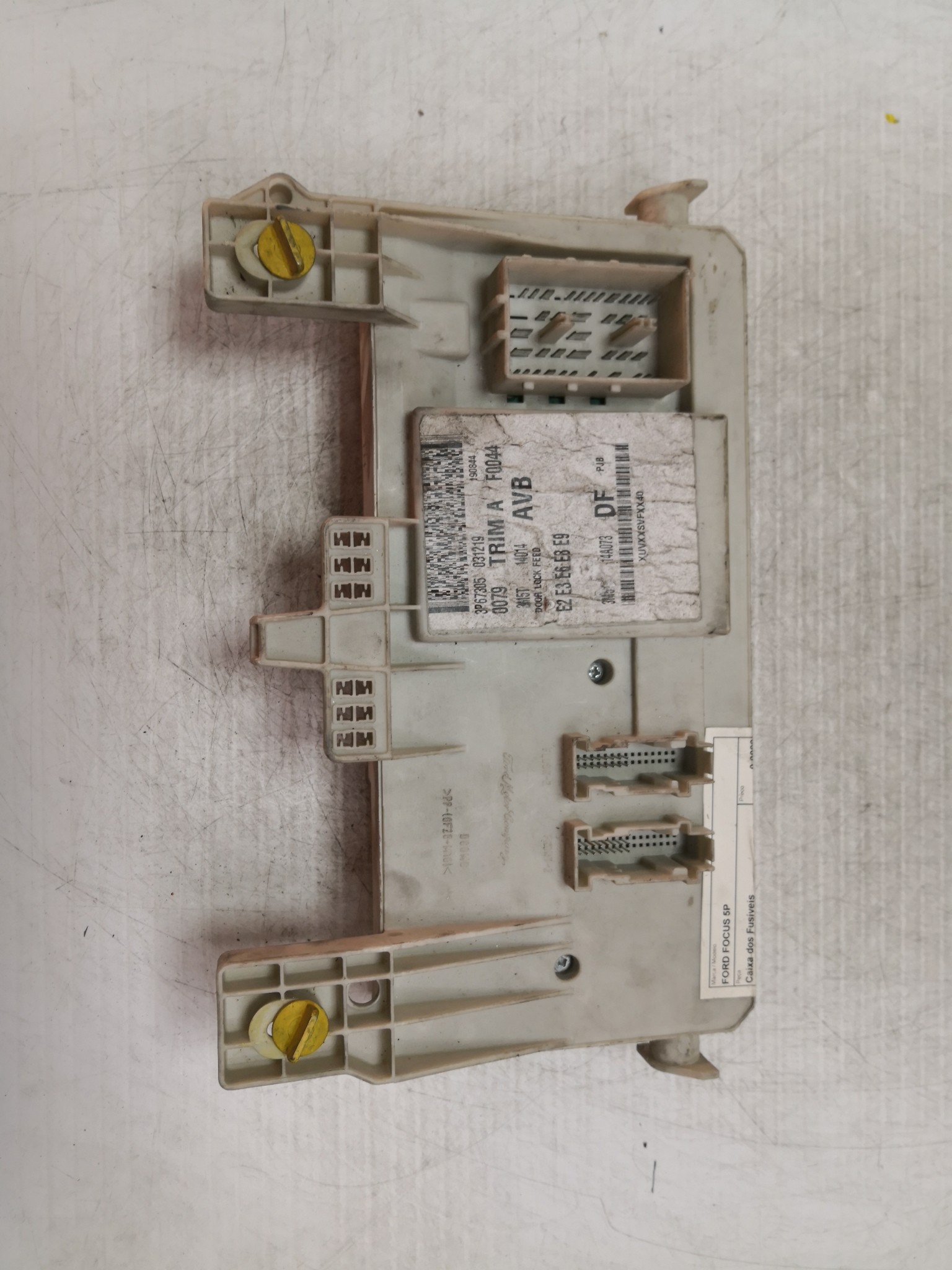 Caixa dos Fusíveis FORD FOCUS três volumes (DFW) | 99 - 09 Imagem-2