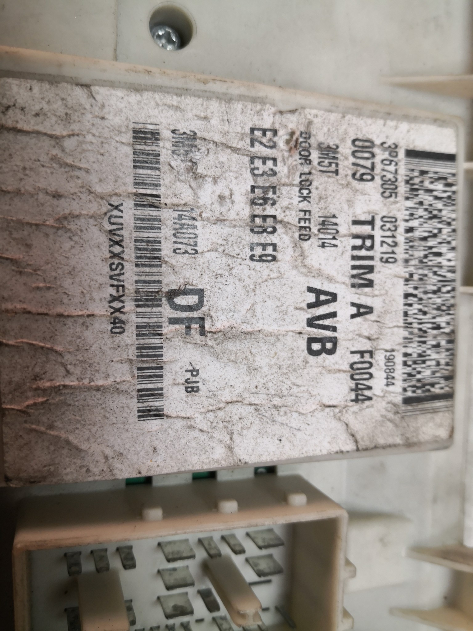 Caixa dos Fusíveis FORD FOCUS três volumes (DFW) | 99 - 09 Imagem-4