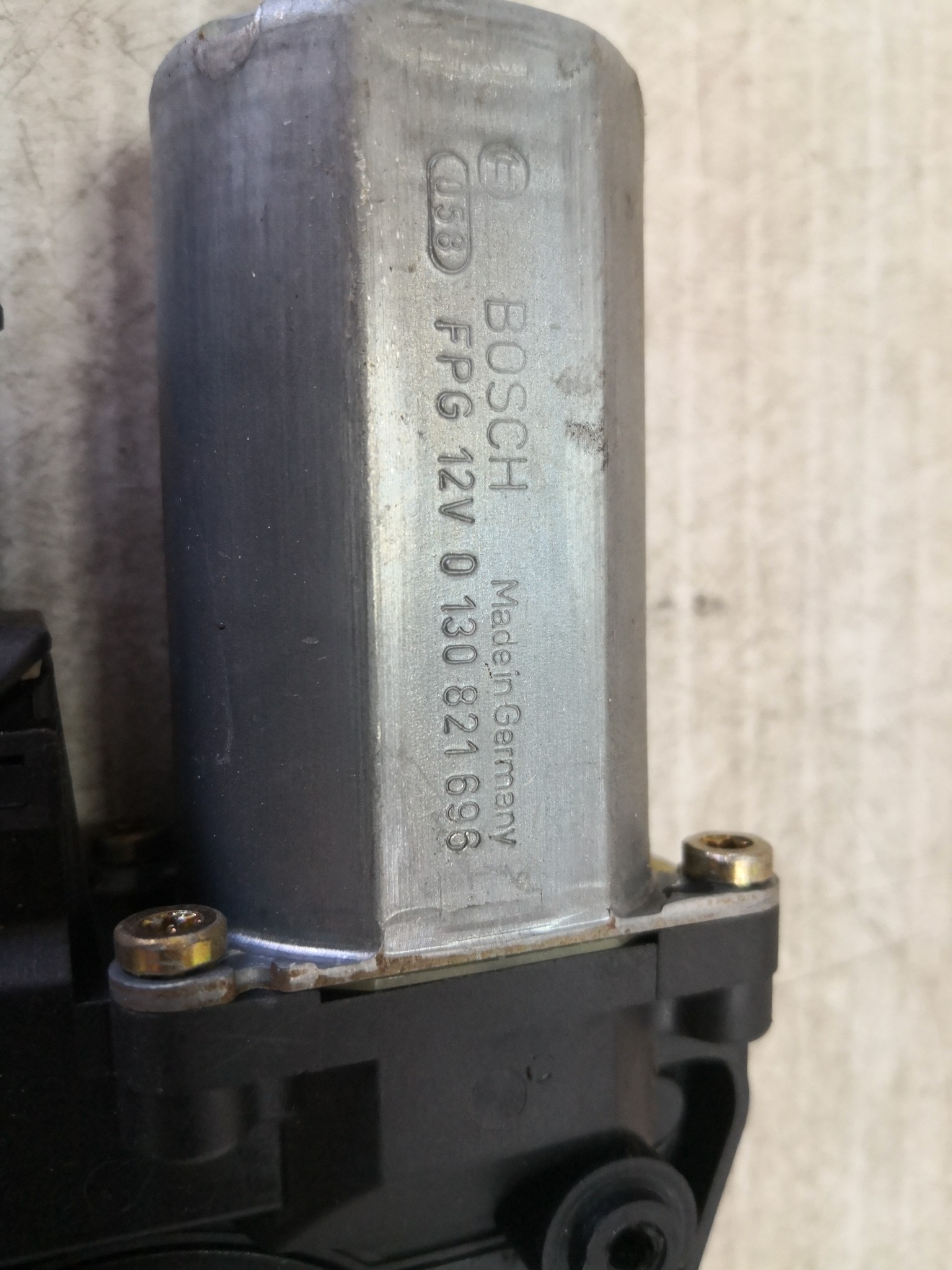 Motor elevador trás esq. VOLKSWAGEN PASSAT Variant (3B6) | 00 - 05 Imagem-1