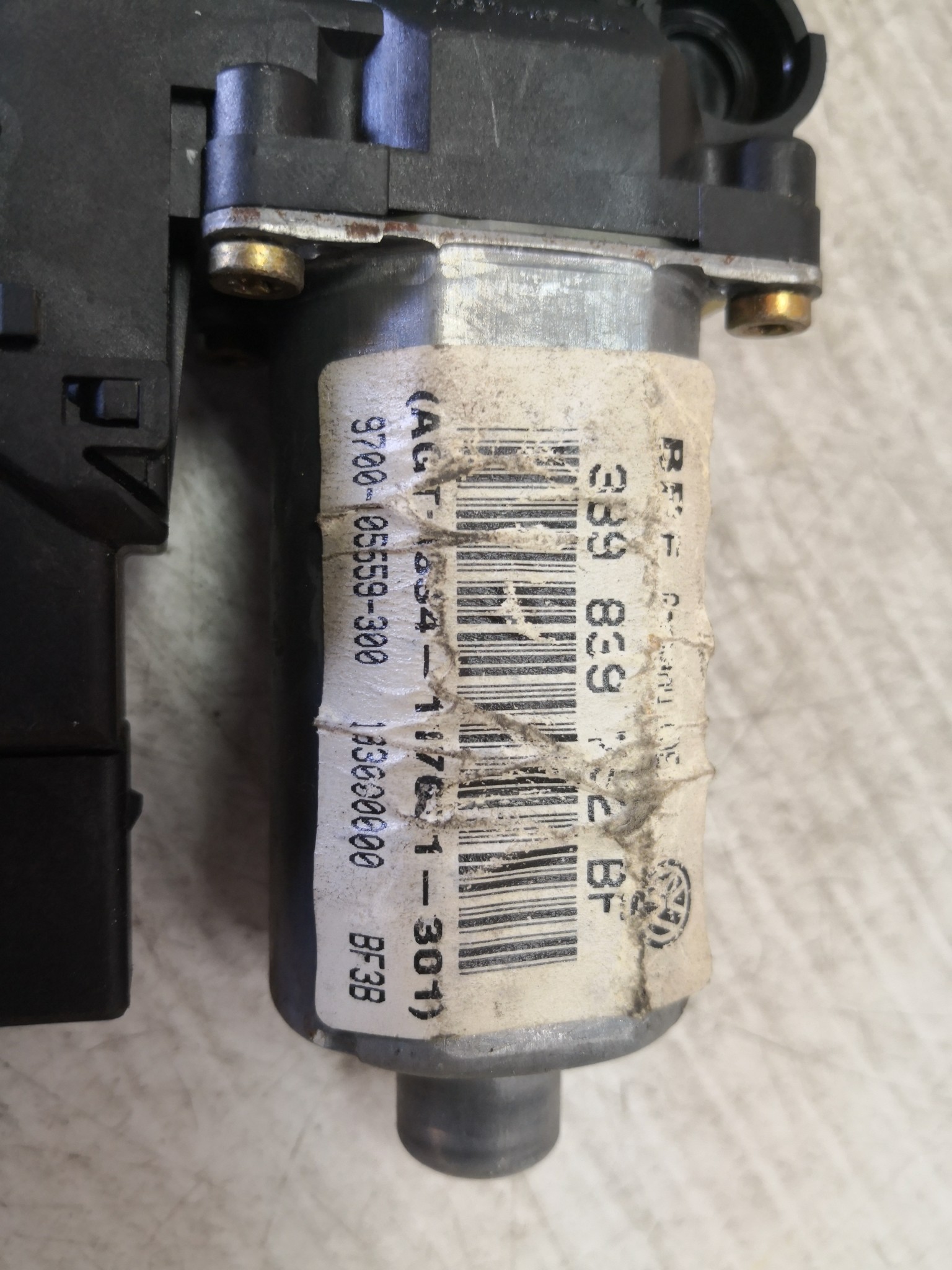 Motor elevador trás esq. VOLKSWAGEN PASSAT Variant (3B6) | 00 - 05 Imagem-3