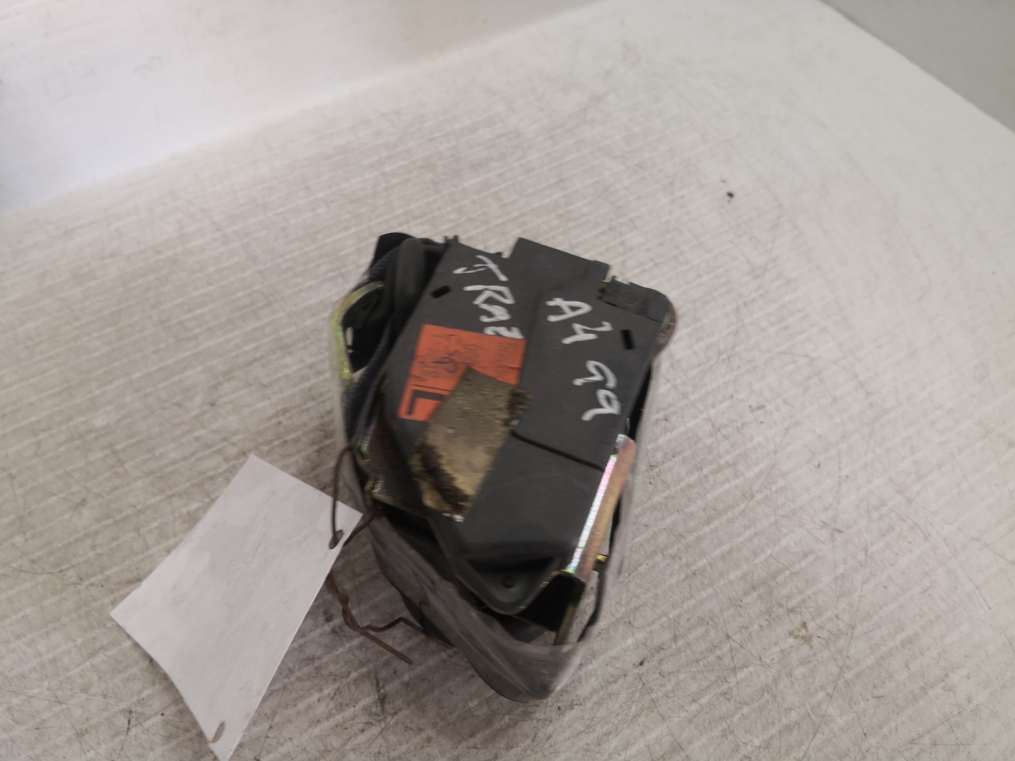 Cinto Trás Esq AUDI A4 Avant (8D5, B5) | 94 - 02 Imagem-1