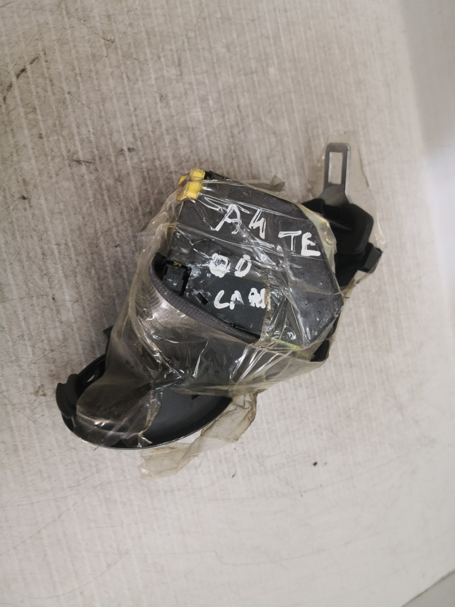 Cinto Trás Esq AUDI A4 (8D2, B5) | 94 - 01 Imagem-1