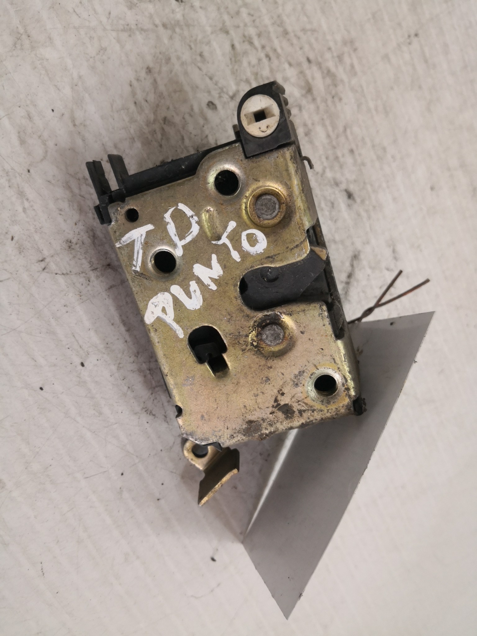 Fecho da Porta Trás Dto FIAT PUNTO (176_) | 93 - 99 Imagem-2