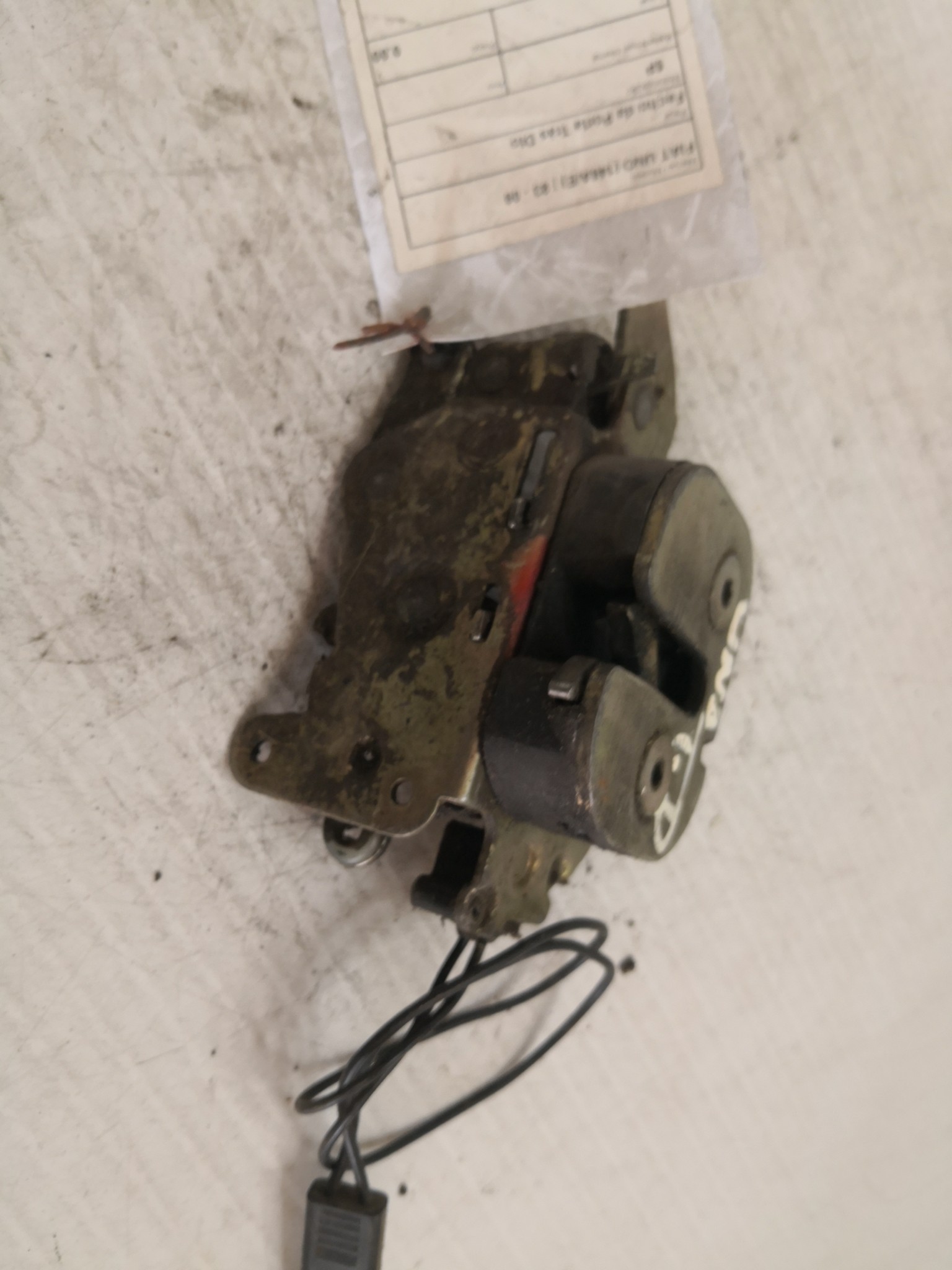 Fecho da Porta Trás Dto FIAT UNO (146_) | 83 - 06 Imagem-1