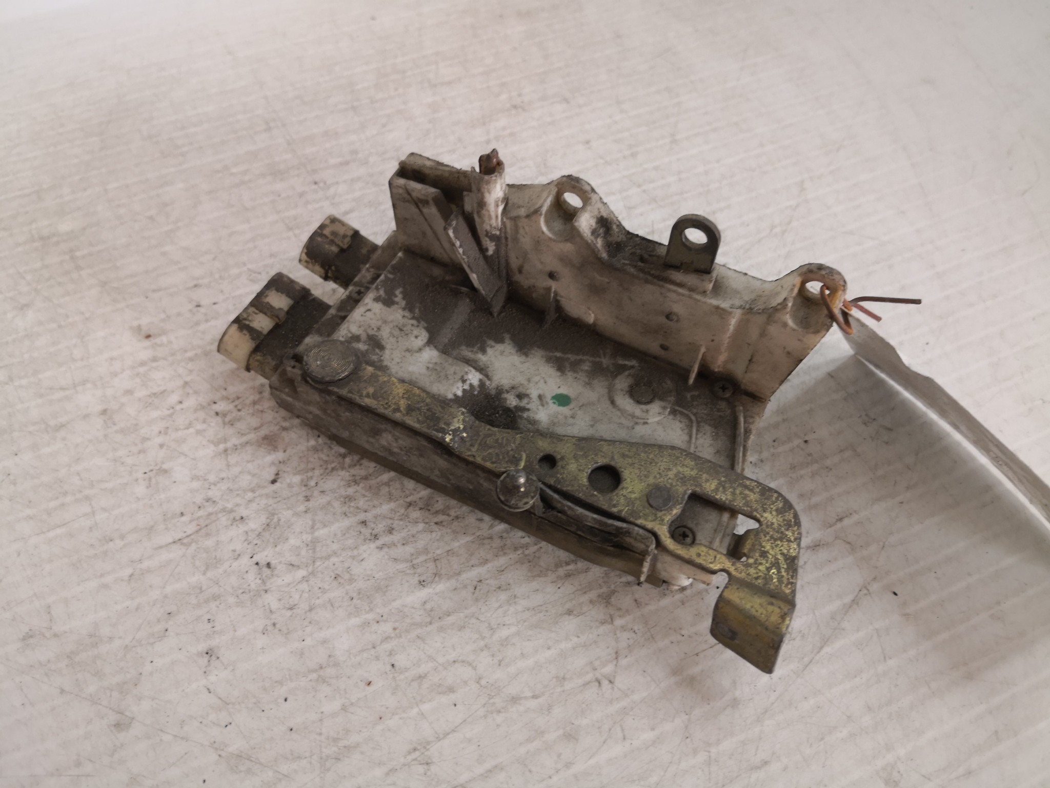 Fecho da Porta Frente Esq LANCIA - ID S_34643