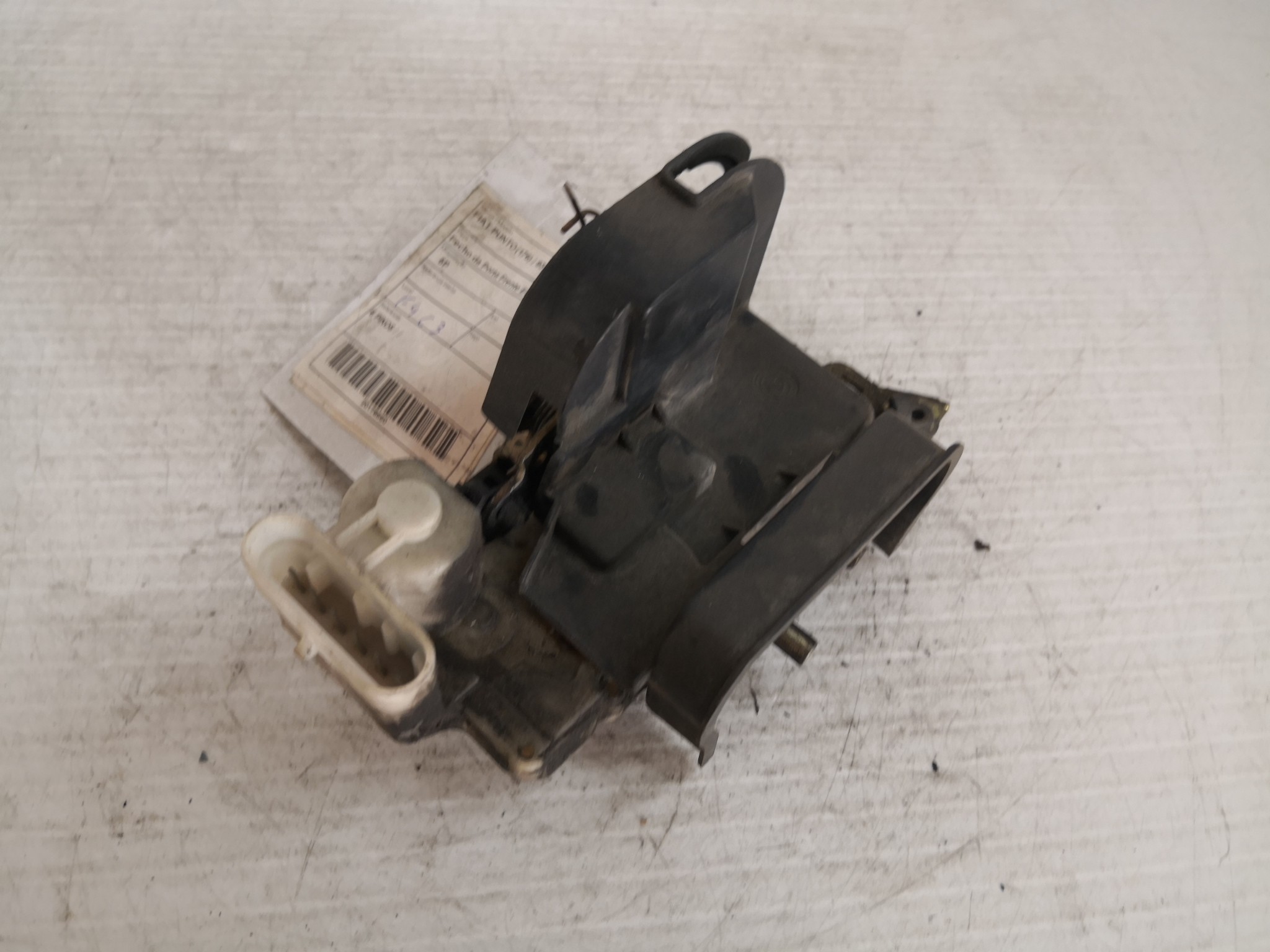 Fecho da Porta Frente Esq FIAT - ID S_38659