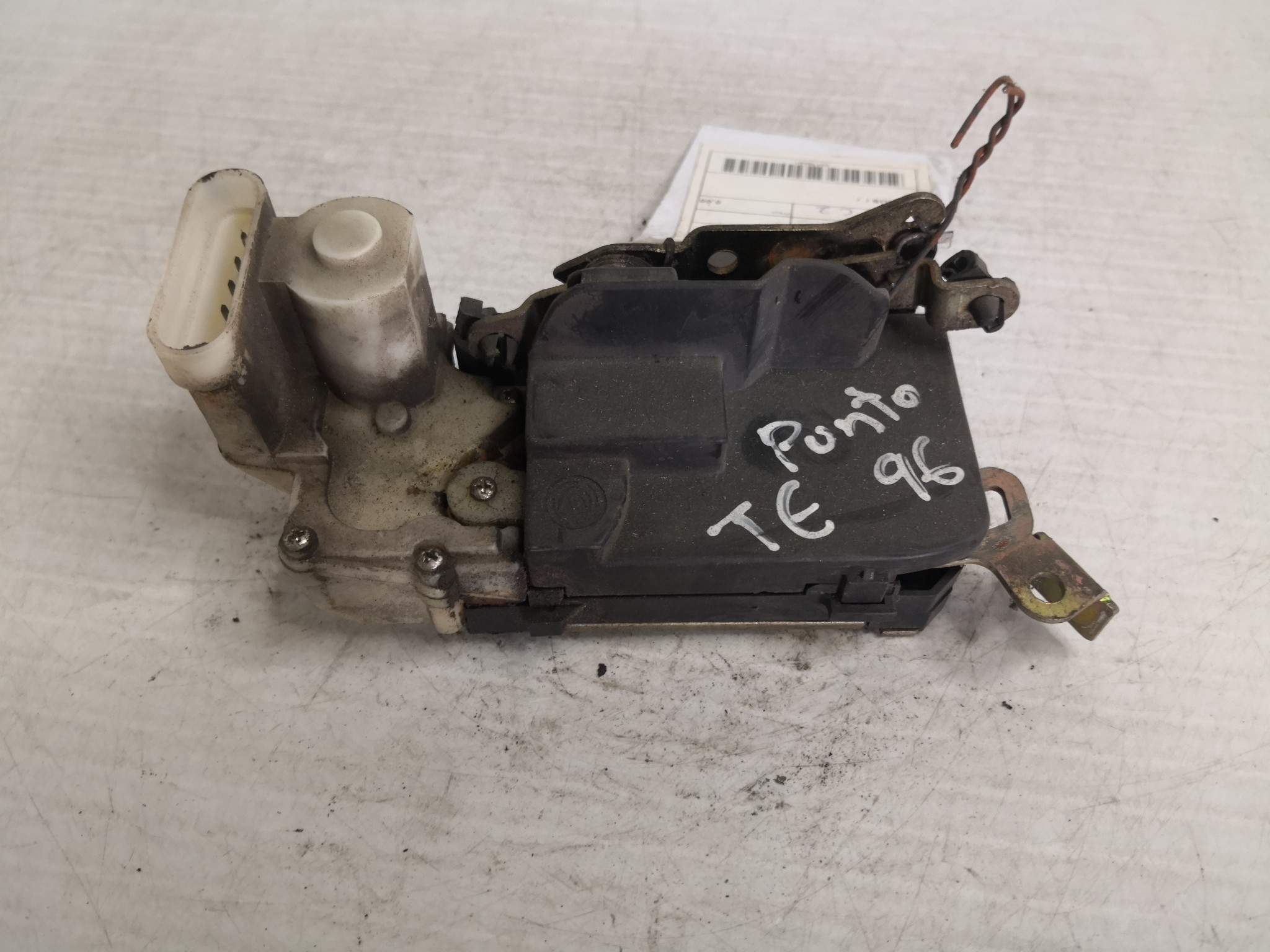 Fecho da Porta Trás Esq FIAT PUNTO (176_) | 93 - 99 Imagem-2