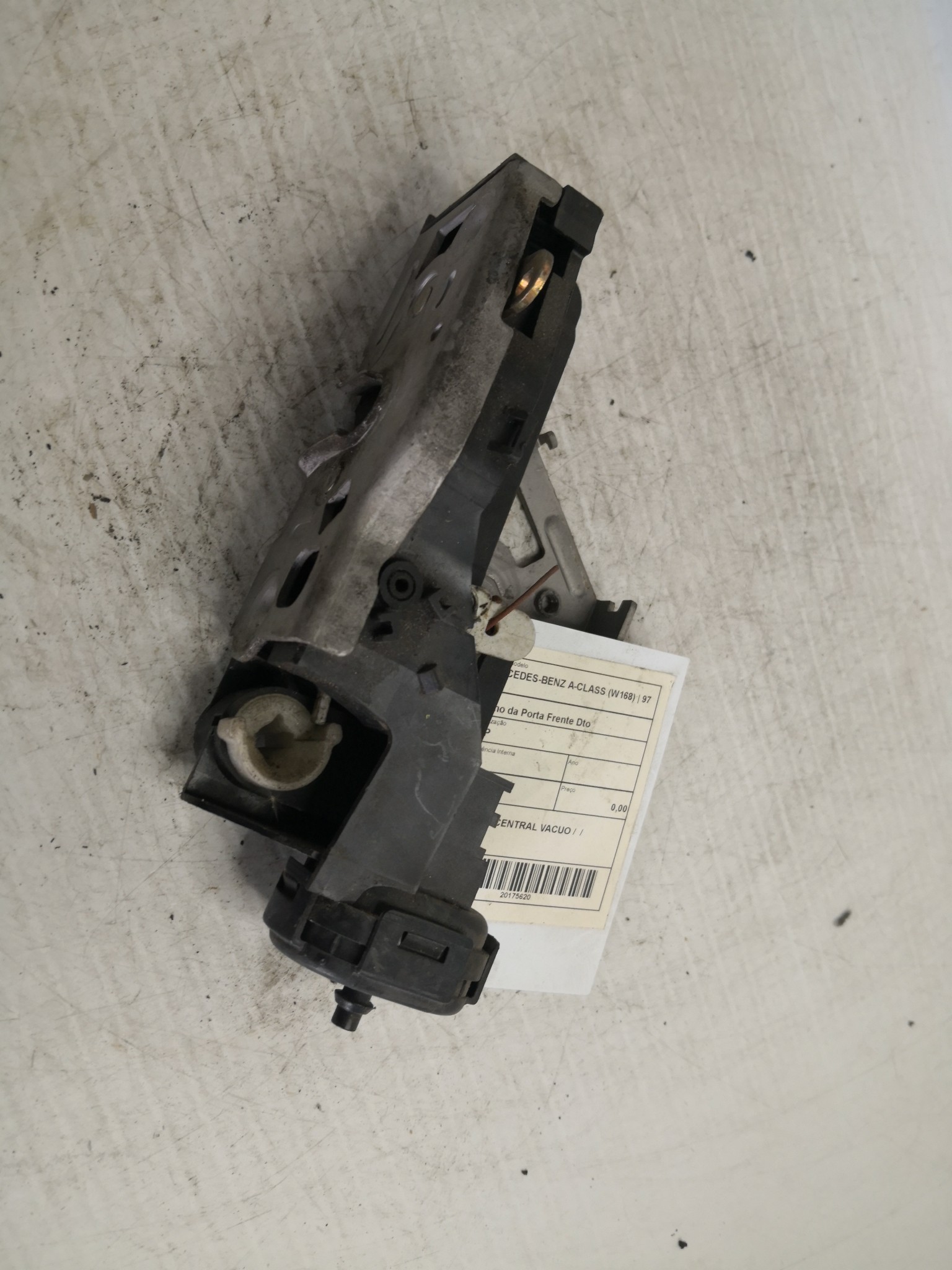 Fecho da Porta Frente Dto MERCEDES-BENZ - ID S_35619