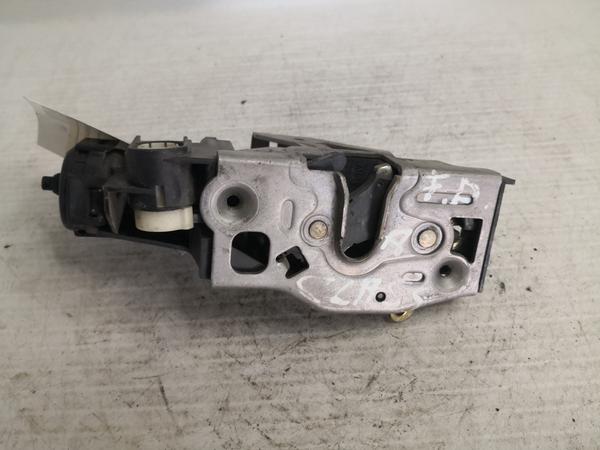 Fecho da Porta Frente Dto MERCEDES-BENZ - ID S_35618