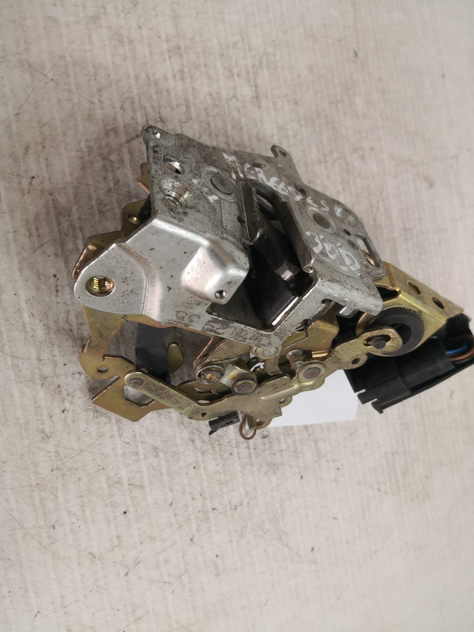 Fecho da Porta Frente Esq MERCEDES-BENZ 200 - 300 D (124) | 85 - 93 Imagem-2