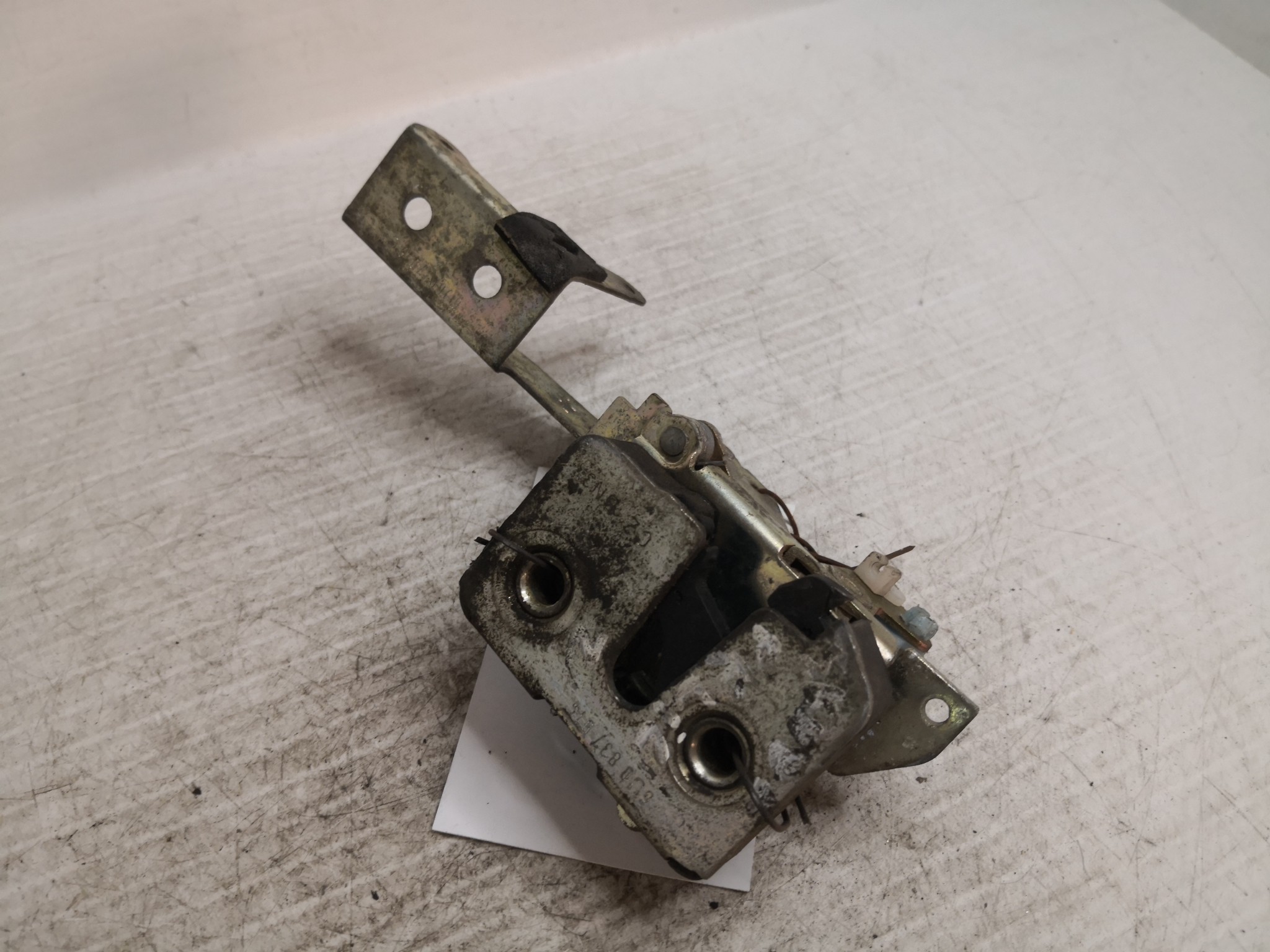 Fecho da Porta Frente Dto SKODA - ID S_35730