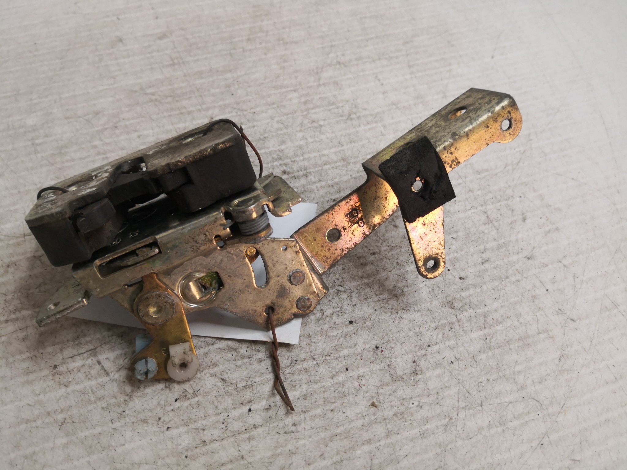 Fecho da Porta Frente Dto SKODA FELICIA II (6U1) | 98 - 01 Imagem-1