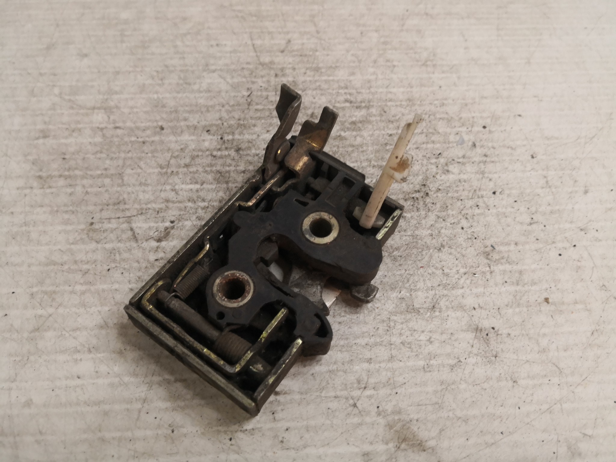 Fecho da Porta Frente Dto VOLKSWAGEN GOLF II (19E, 1G1) | 83 - 92 Imagem-1