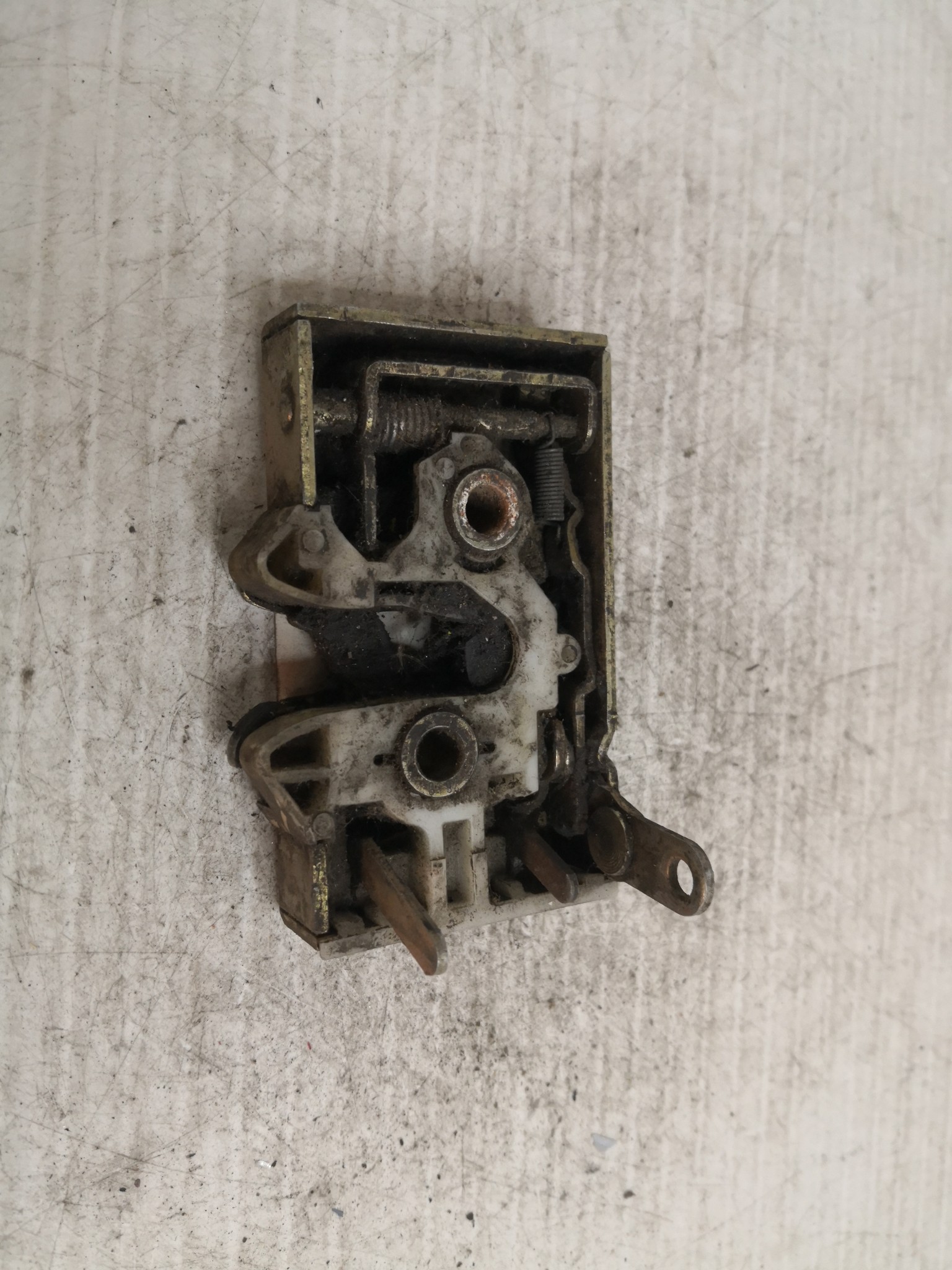 Fecho da Porta Frente Dto AUDI - ID S_34448