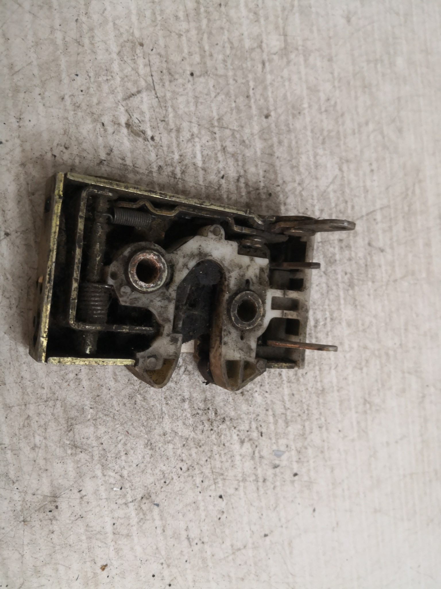 Fecho da Porta Frente Dto AUDI 100 (44, 44Q, C3) | 82 - 91 Imagem-1