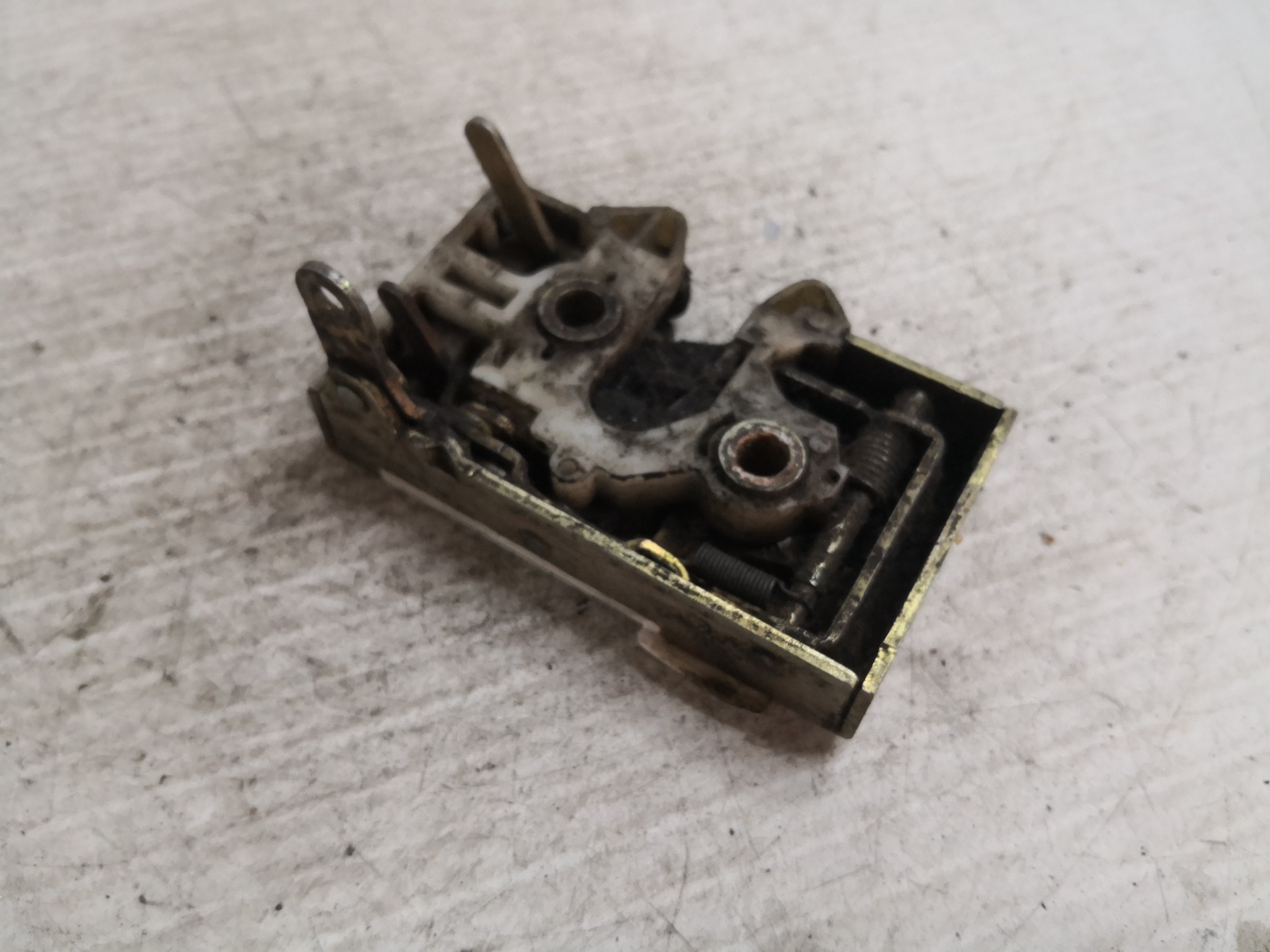 Fecho da Porta Frente Dto AUDI 100 (44, 44Q, C3) | 82 - 91 Imagem-2