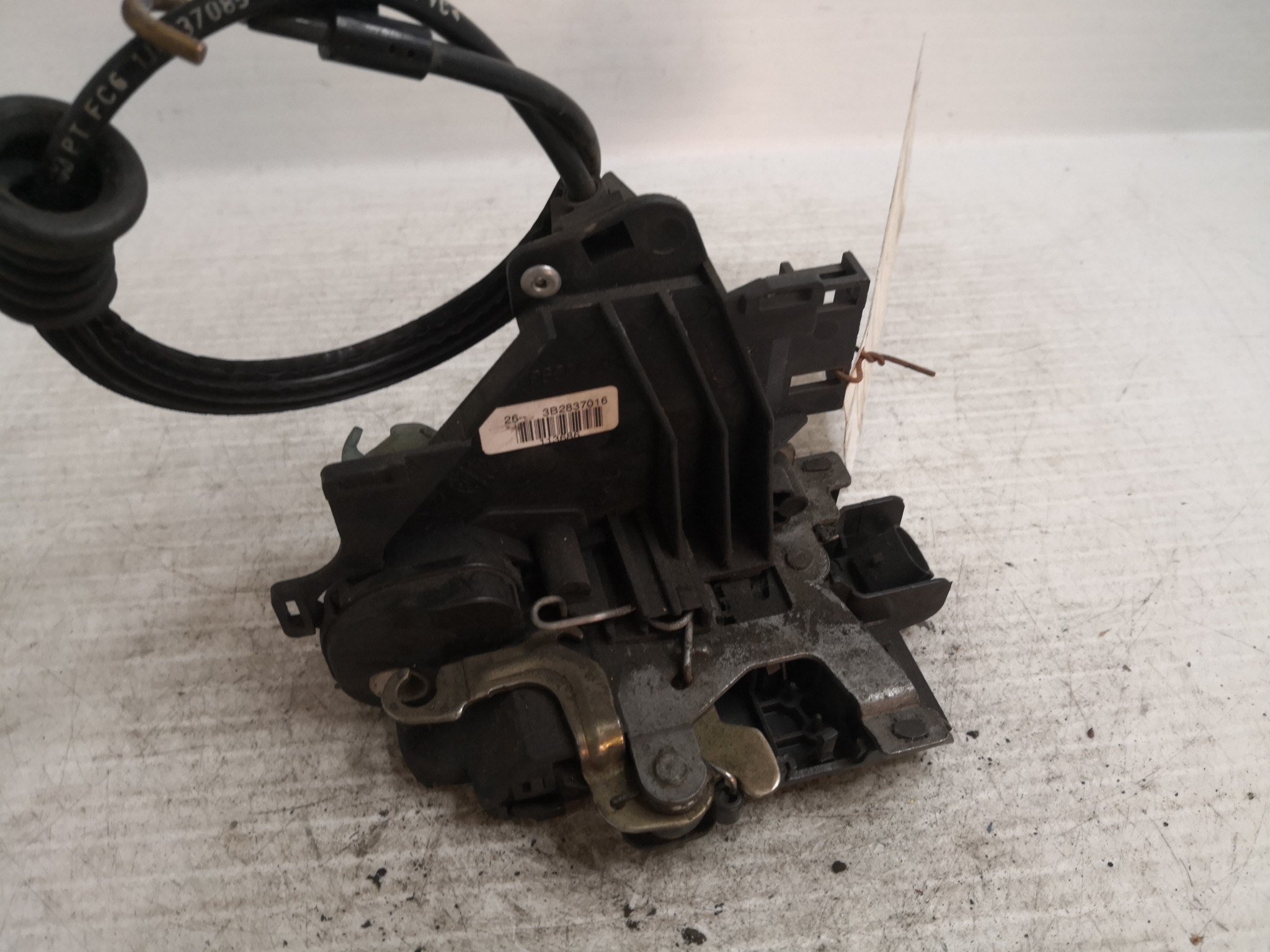 Fecho da Porta Frente Dto VOLKSWAGEN - ID S_38743