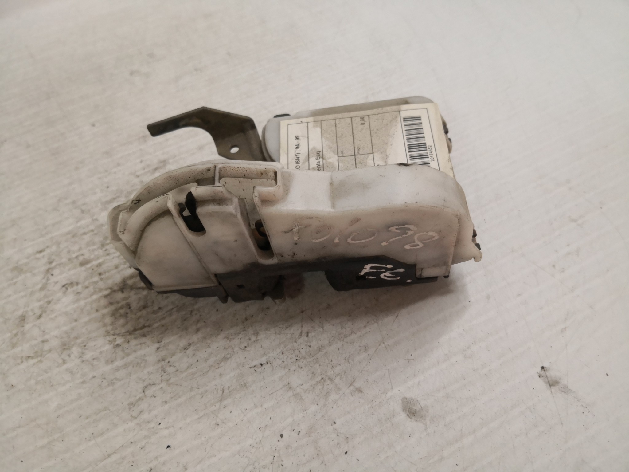 Fecho da Porta Frente Esq VOLKSWAGEN POLO (6N1) | 94 - 99 Imagem-1