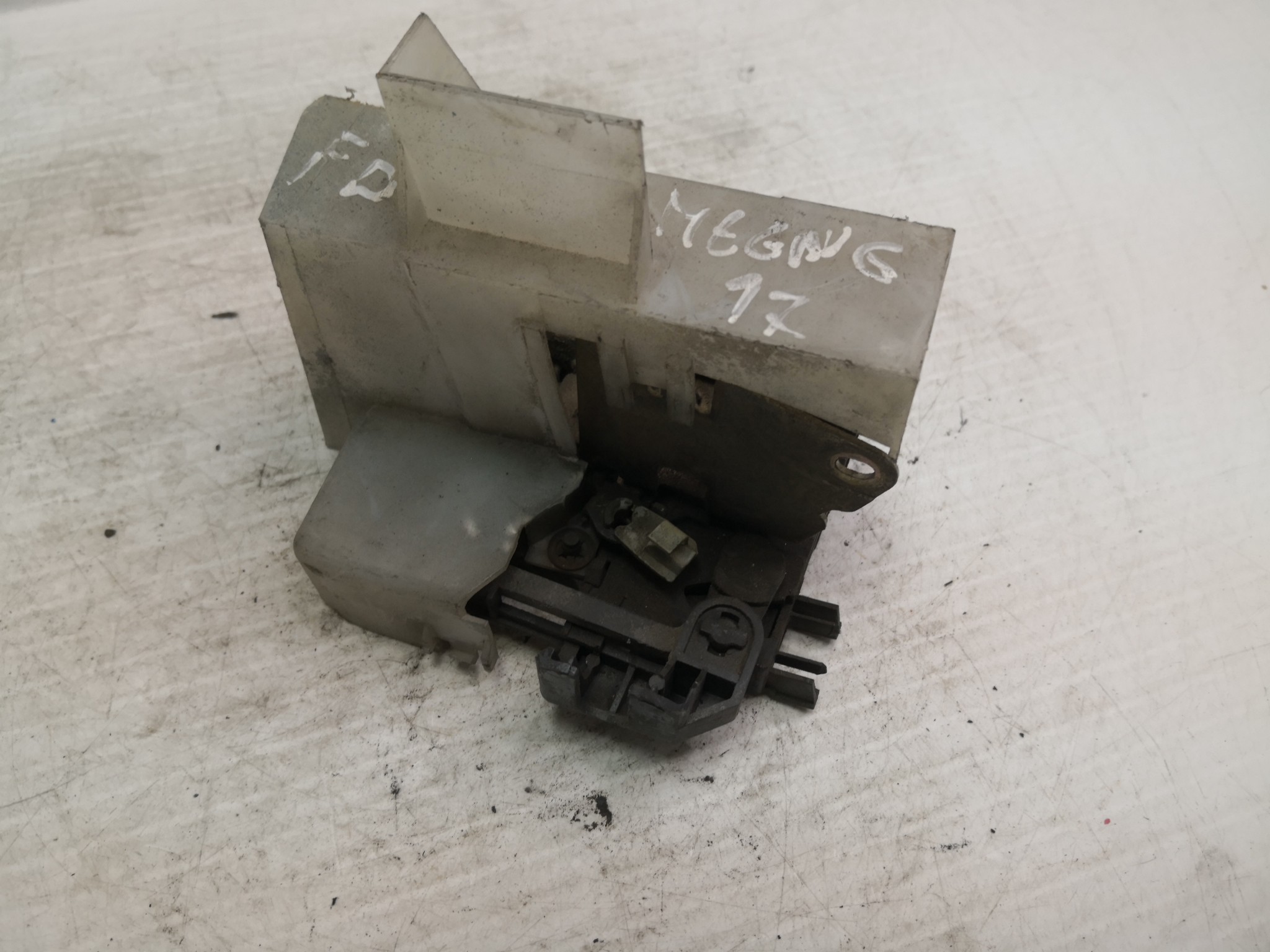 Fecho da Porta Frente Dto RENAULT - ID S_37014