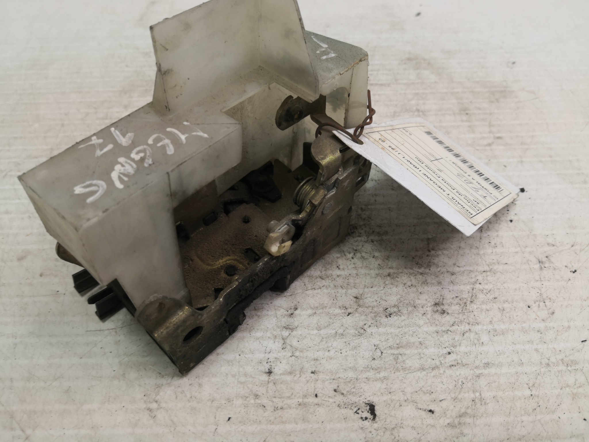 Fecho da Porta Frente Dto RENAULT MEGANE I (BA0/1_) | 95 - 04 Imagem-1