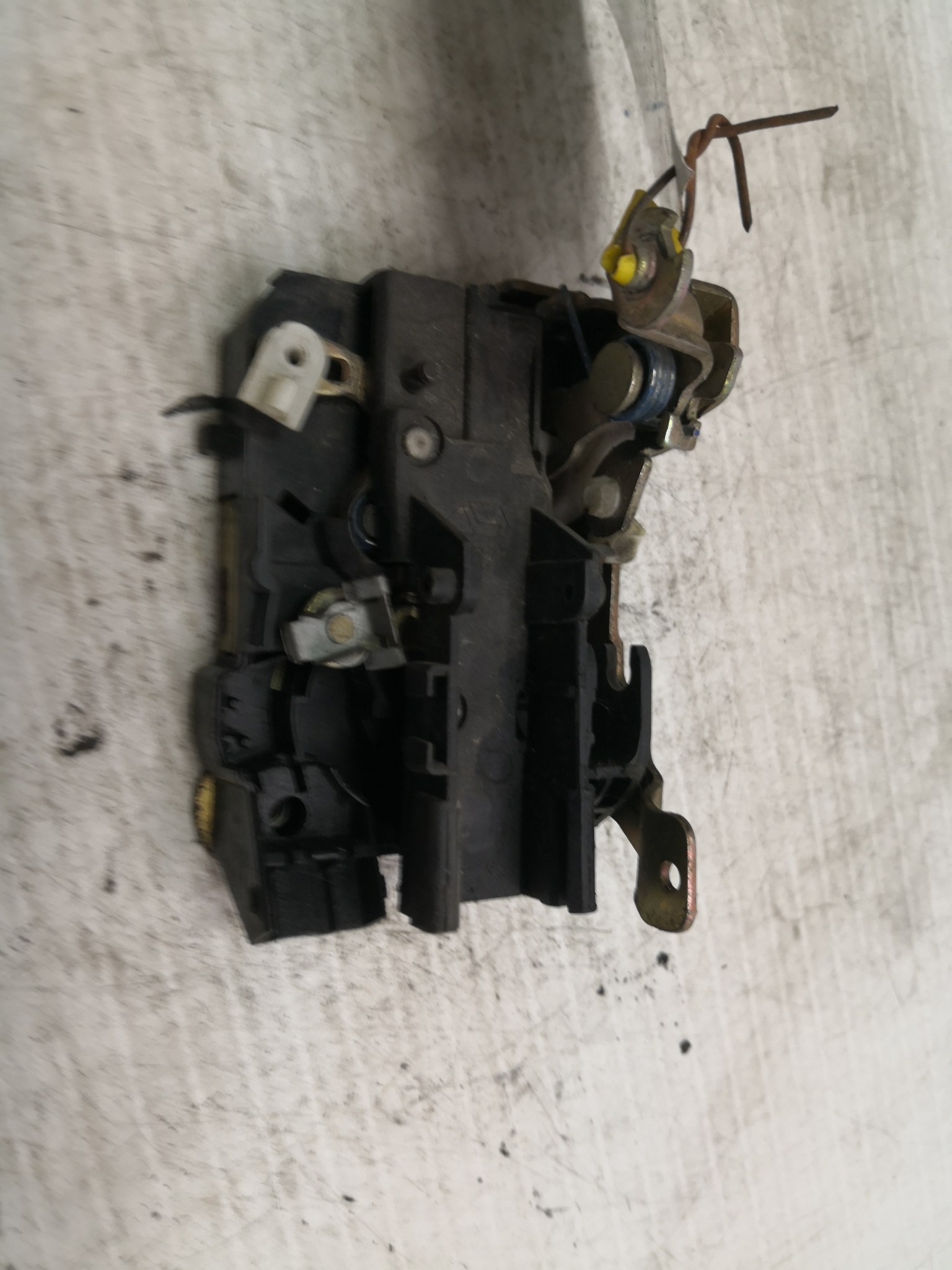 Fecho da Porta Frente Dto RENAULT - ID S_34775