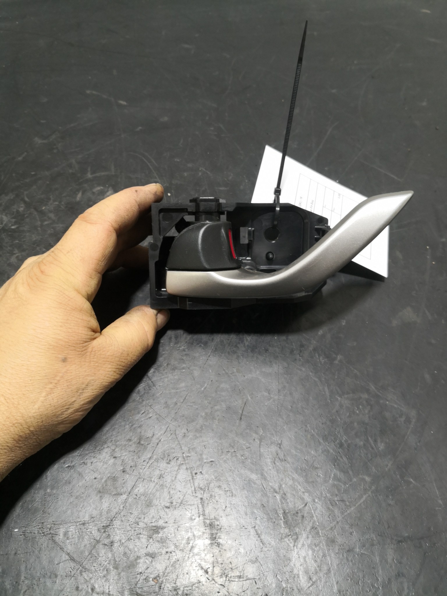 Puxador Interior Frt Esq MAZDA CX-3 (DK) | 15 -  Imagem-1