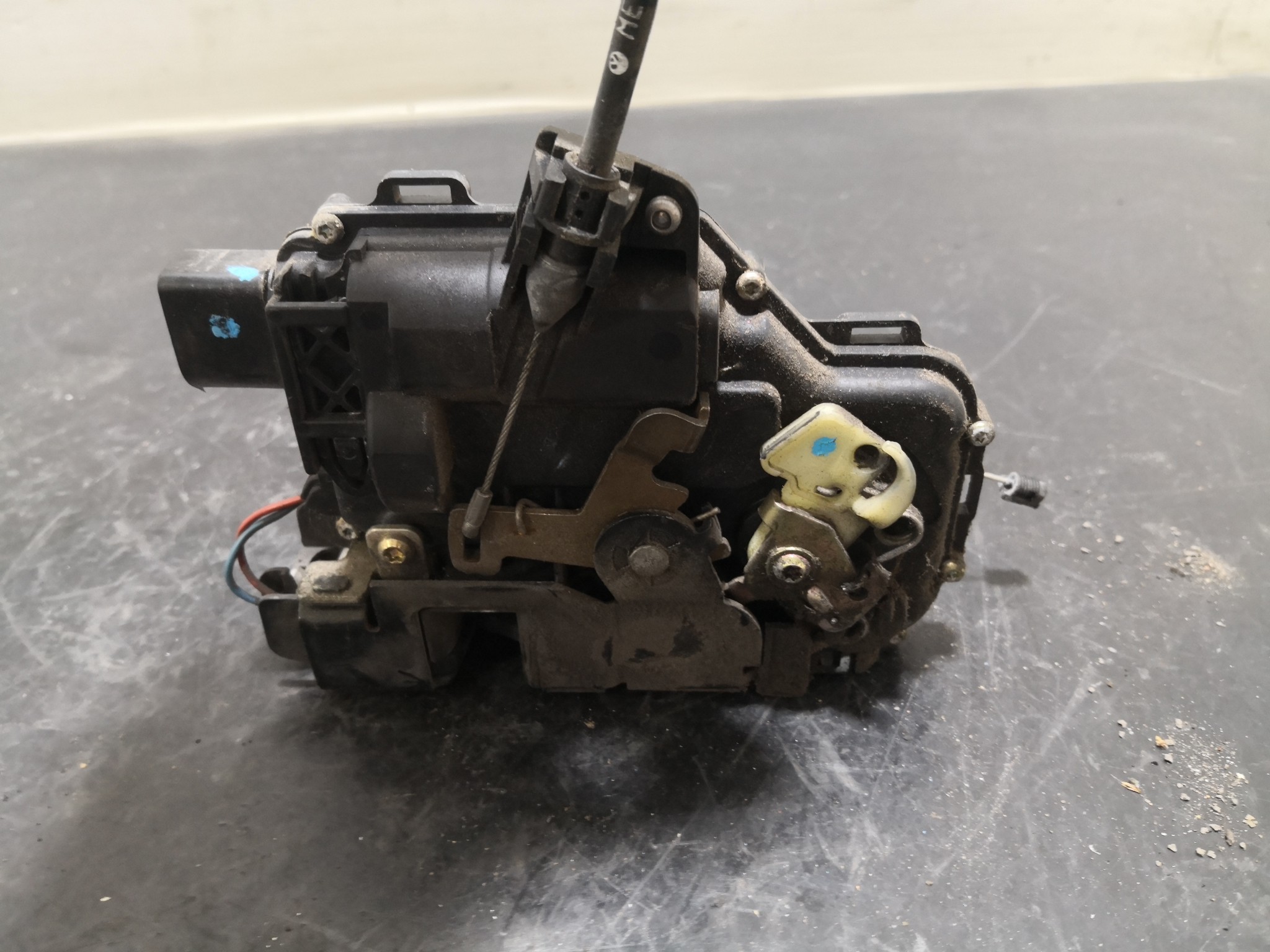 Fecho da Porta Frente Dto VOLKSWAGEN NEW BEETLE (9C1, 1C1) | 98 - 10 Imagem-1