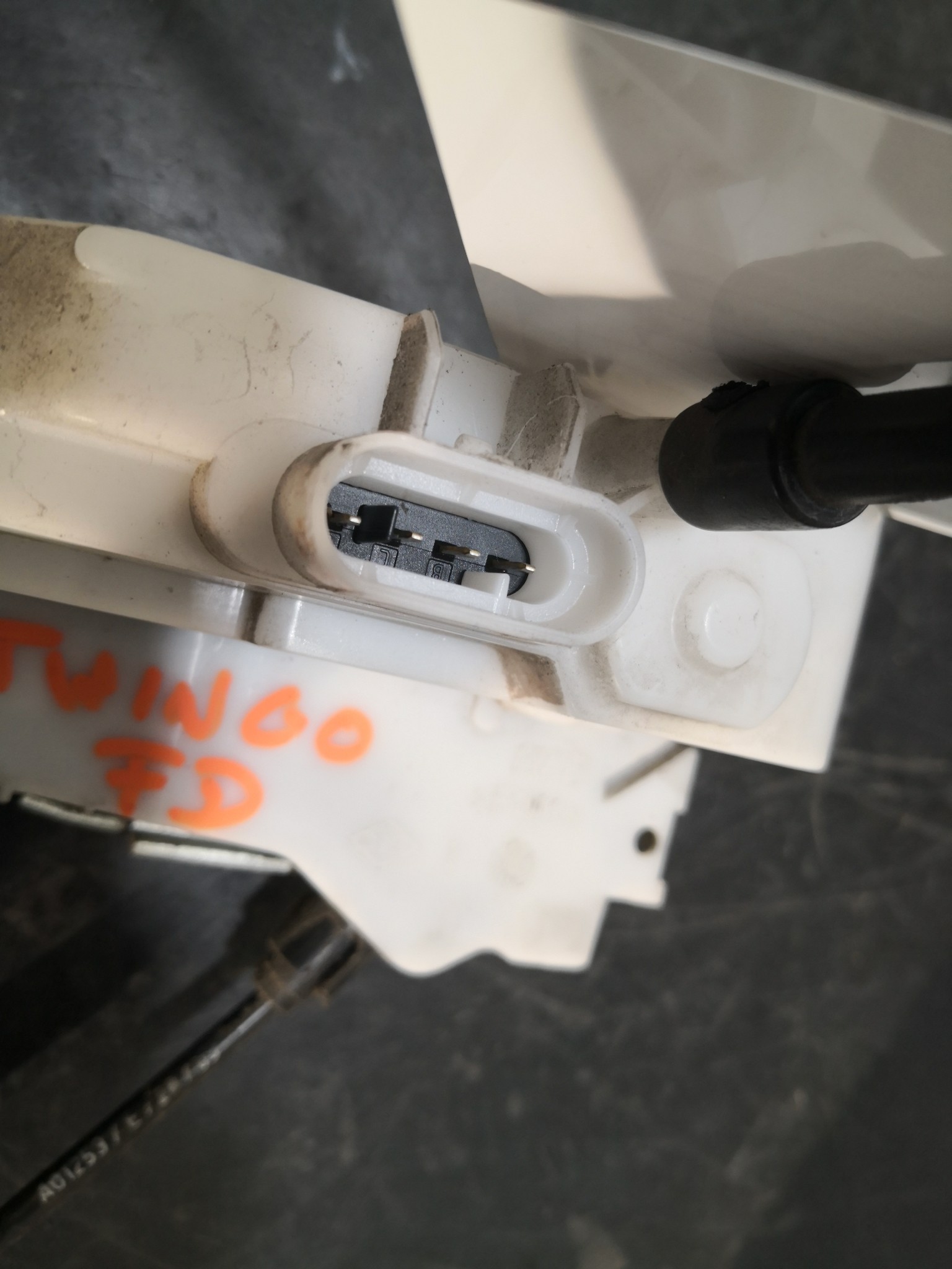 Fecho da Porta Frente Dto RENAULT TWINGO II (CN0_) | 07 -  Imagem-1