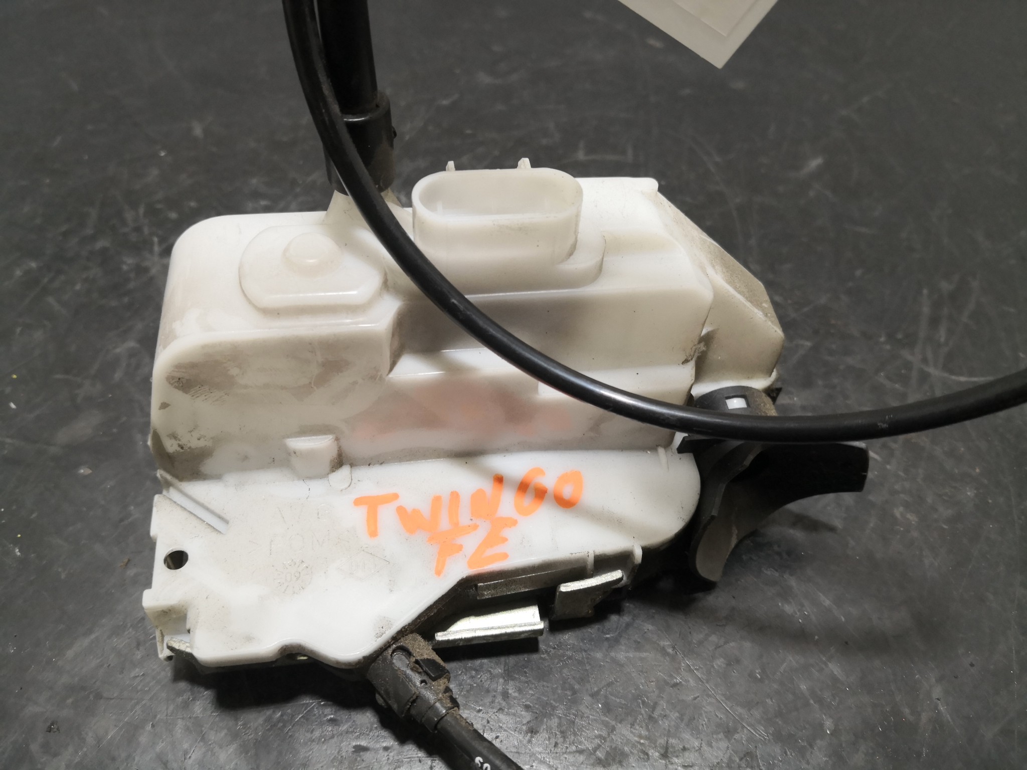 Fecho da Porta Frente Esq RENAULT TWINGO II (CN0_) | 07 -  Imagem-1