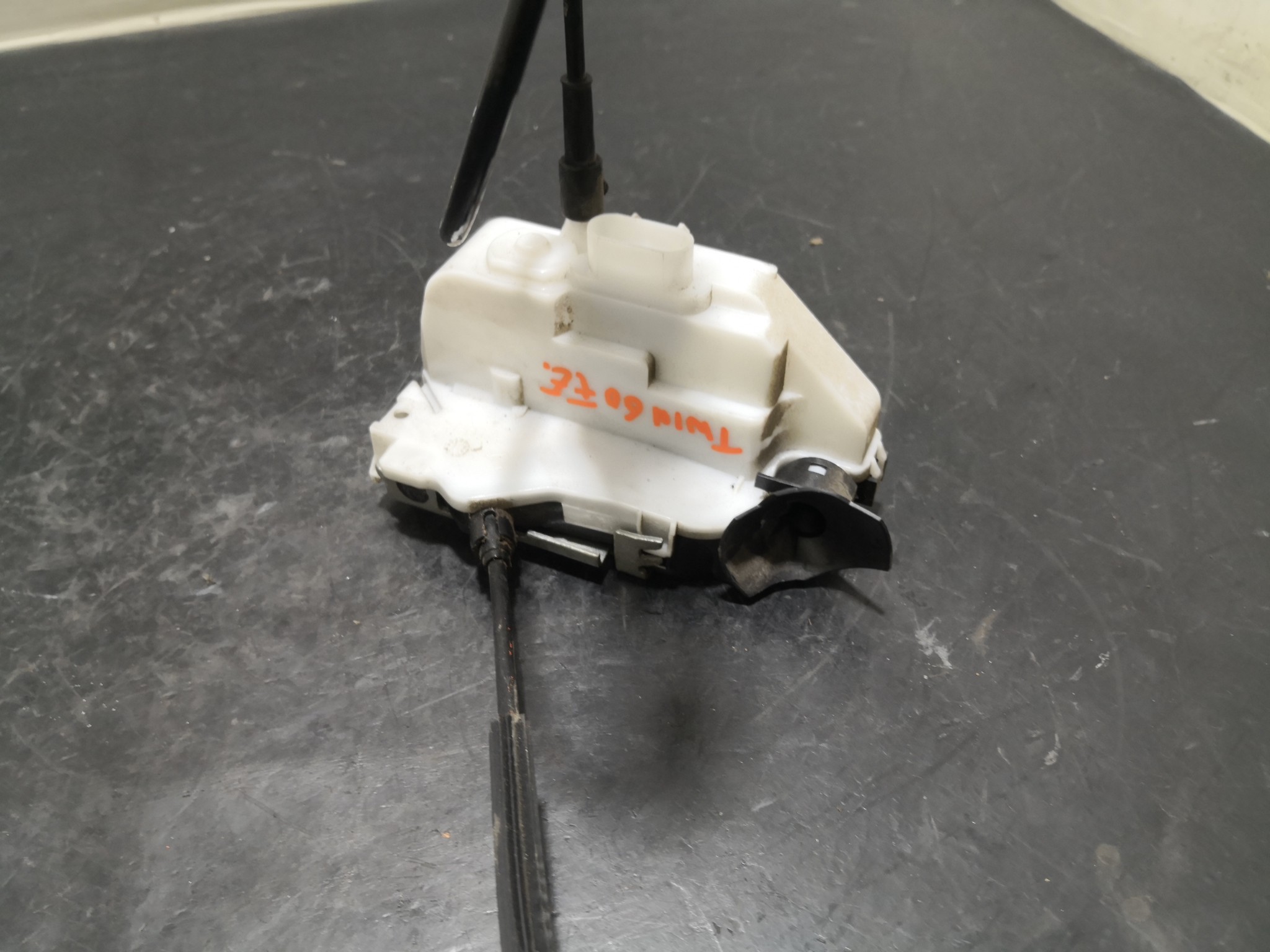 Fecho da Porta Frente Esq RENAULT TWINGO II (CN0_) | 07 -  Imagem-1