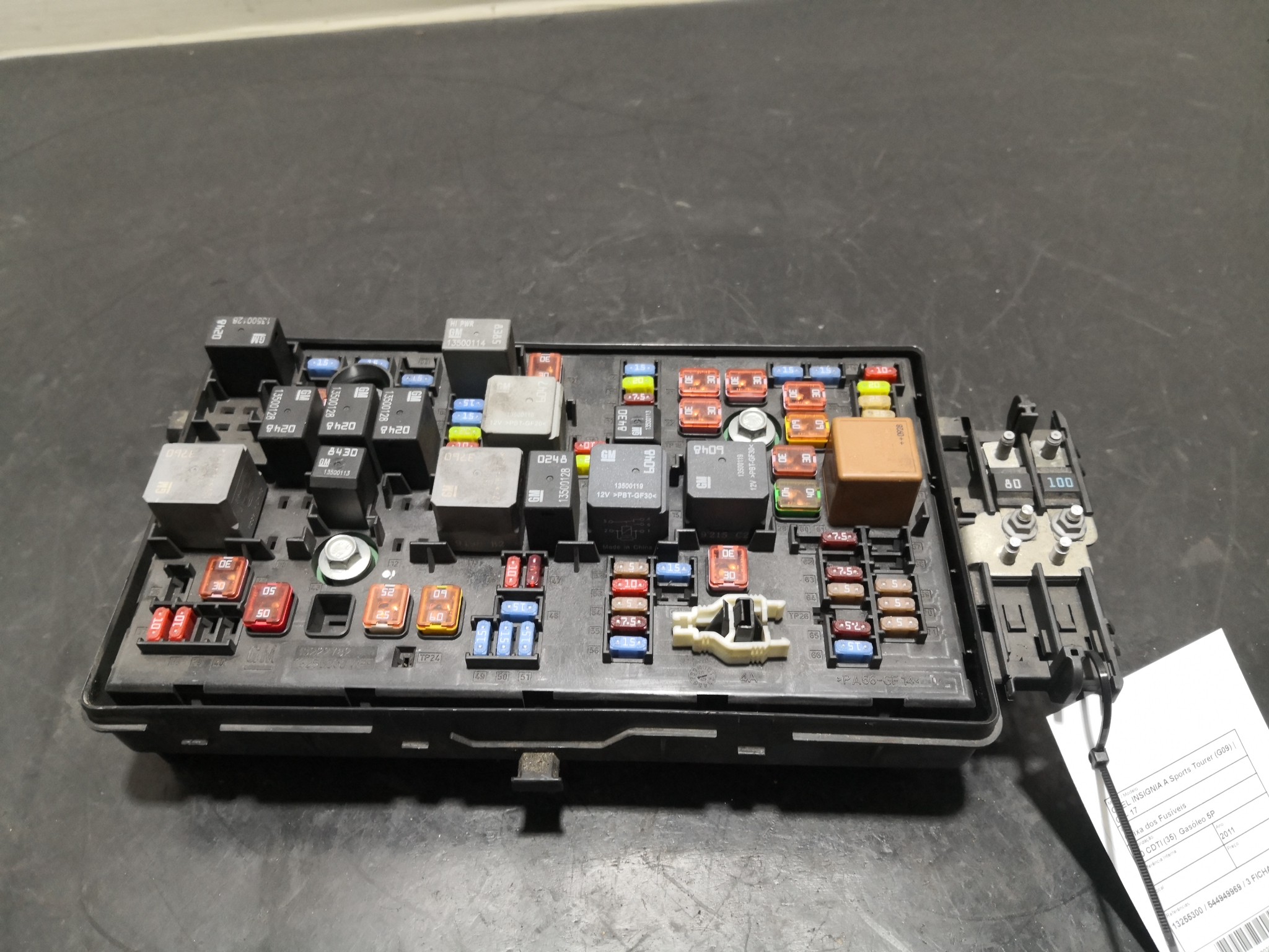 Caixa dos Fusíveis OPEL - ID S_96729