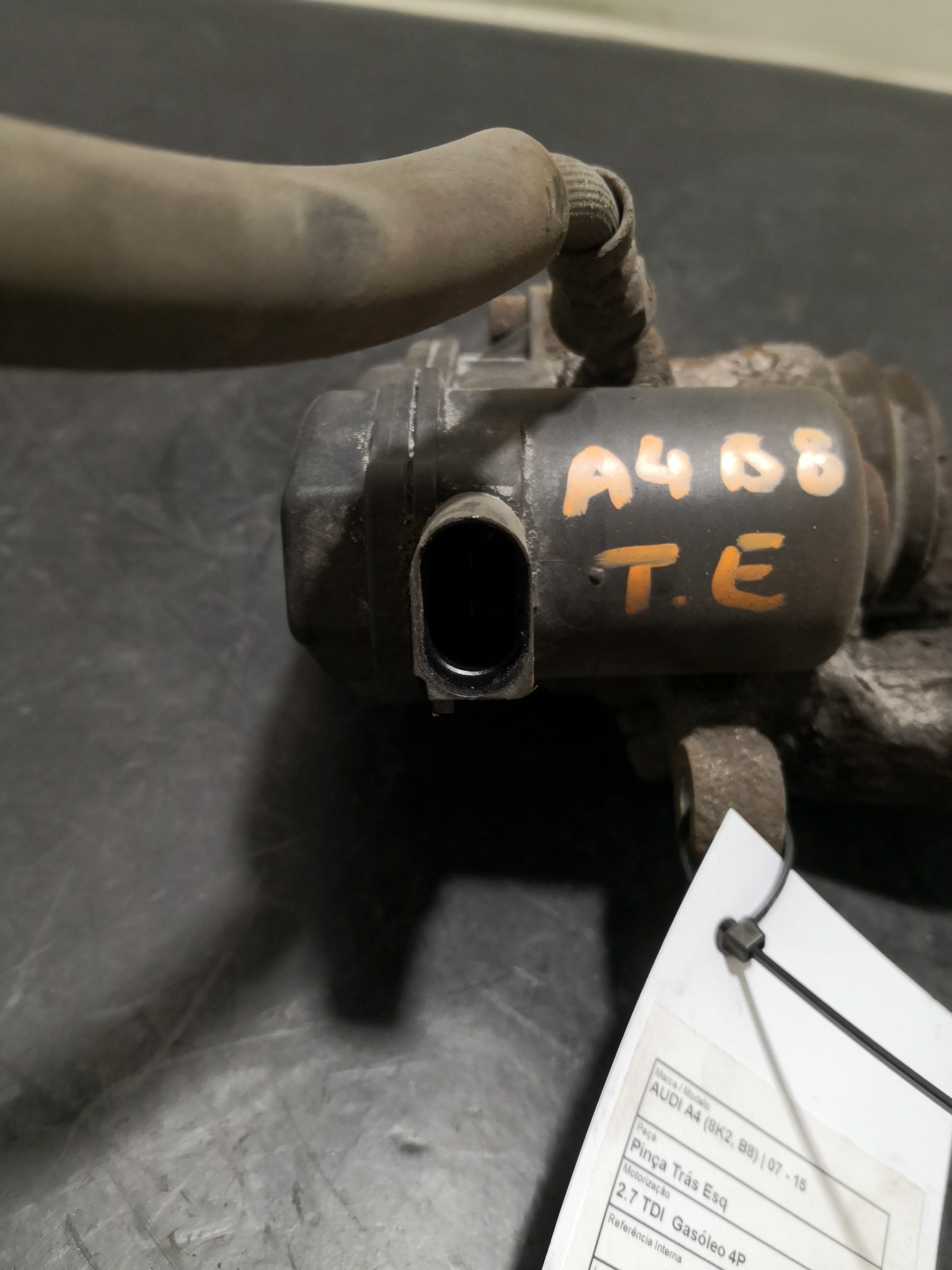 Pinça Trás Esq AUDI A4 (8K2, B8) | 07 - 15 Imagem-1