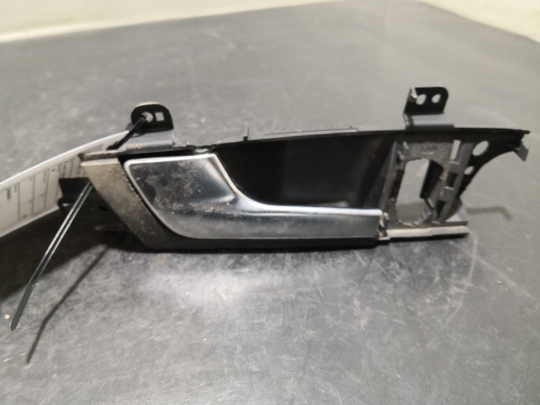 Puxador Interior Frt Esq AUDI A3 (8P1) | 03 - 13 Imagem-1