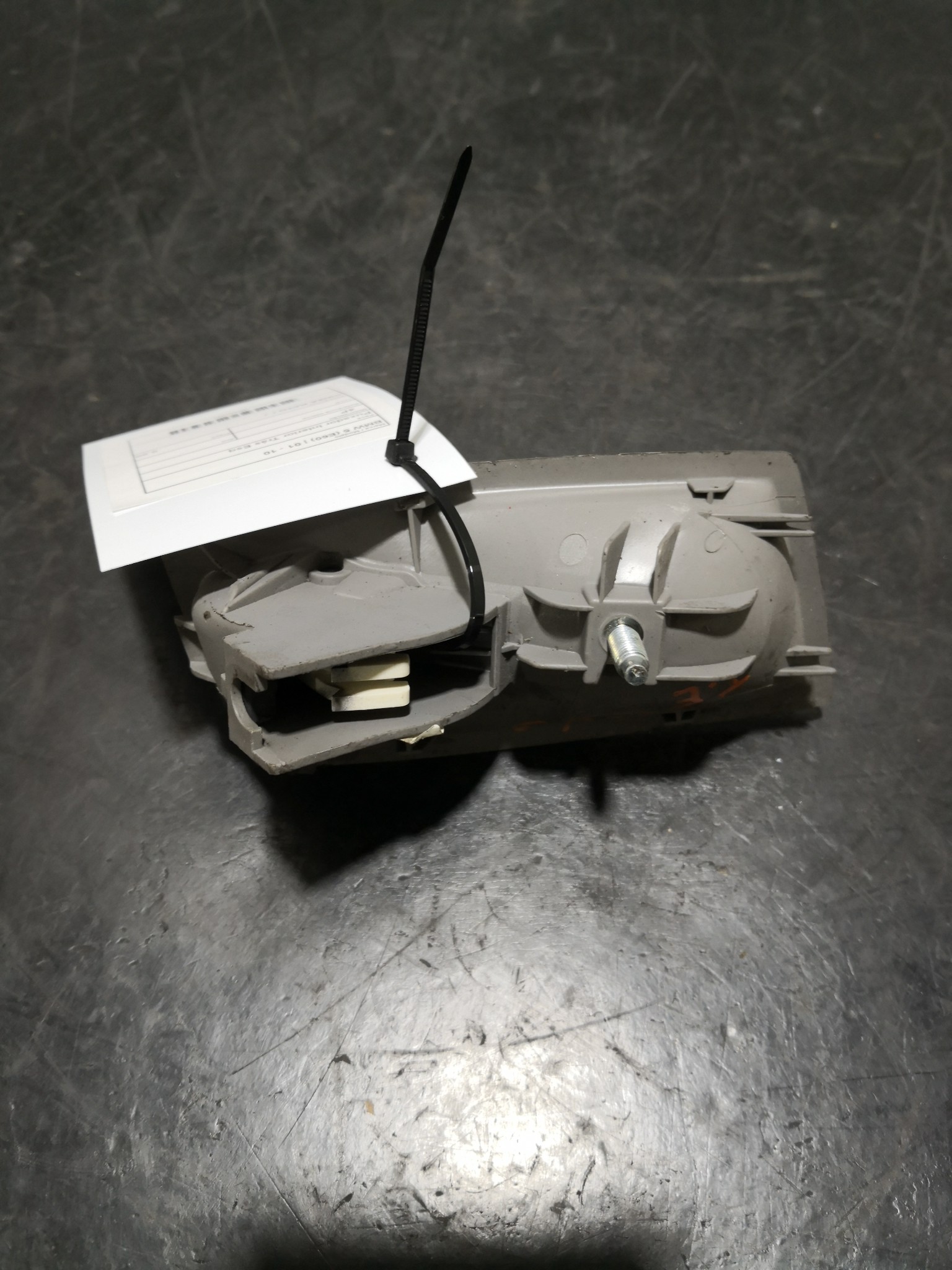 Puxador Interior Trás Esq BMW 5 (E60) | 01 - 10 Imagem-1