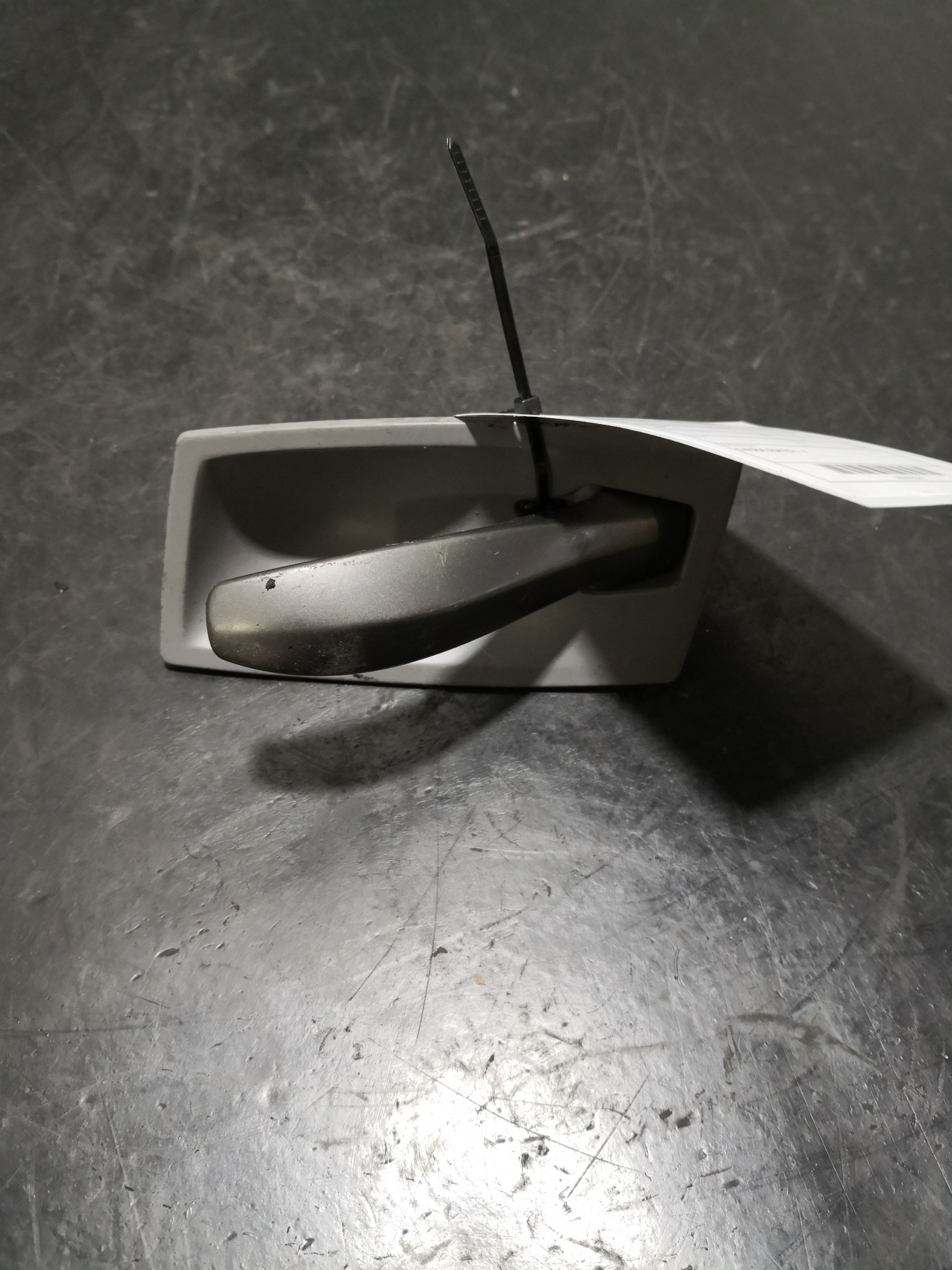 Puxador Interior Trás Esq BMW 5 (E60) | 01 - 10 Imagem-2