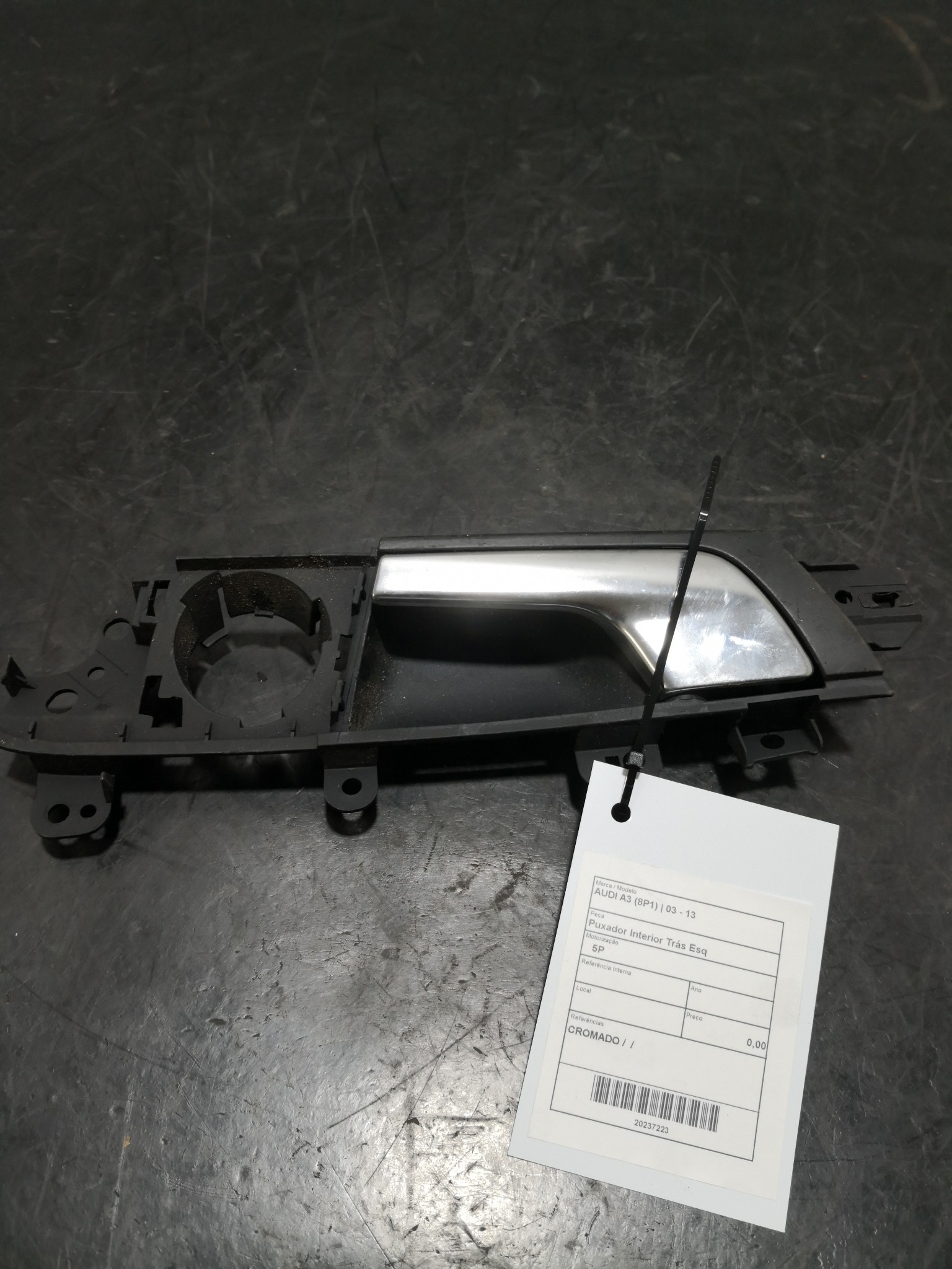 Puxador Interior Trás Esq AUDI - ID S_97222