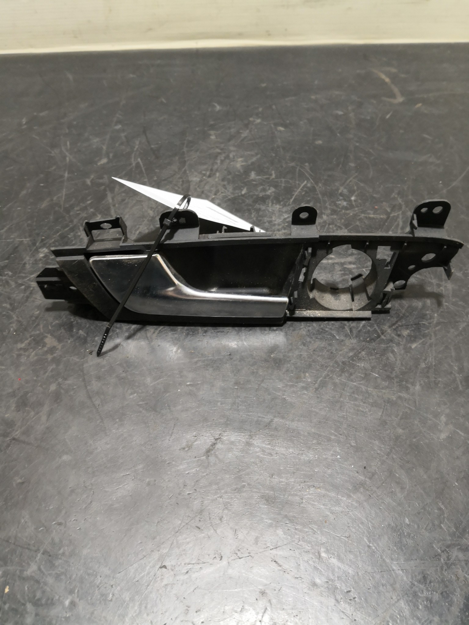 Puxador Interior Trás Esq AUDI A3 (8P1) | 03 - 13 Imagem-1