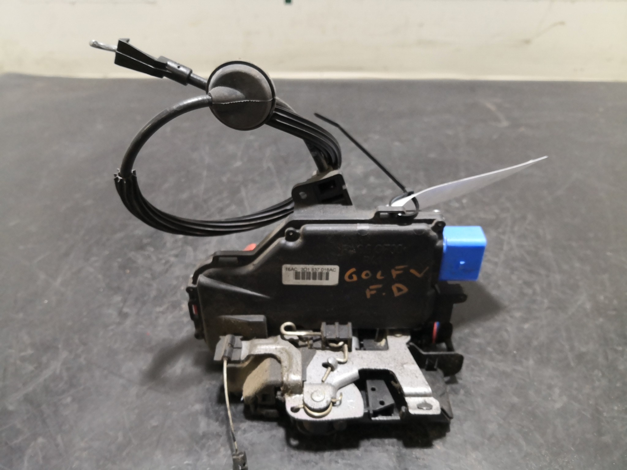 Fecho da Porta Frente Dto VOLKSWAGEN - ID S_97237