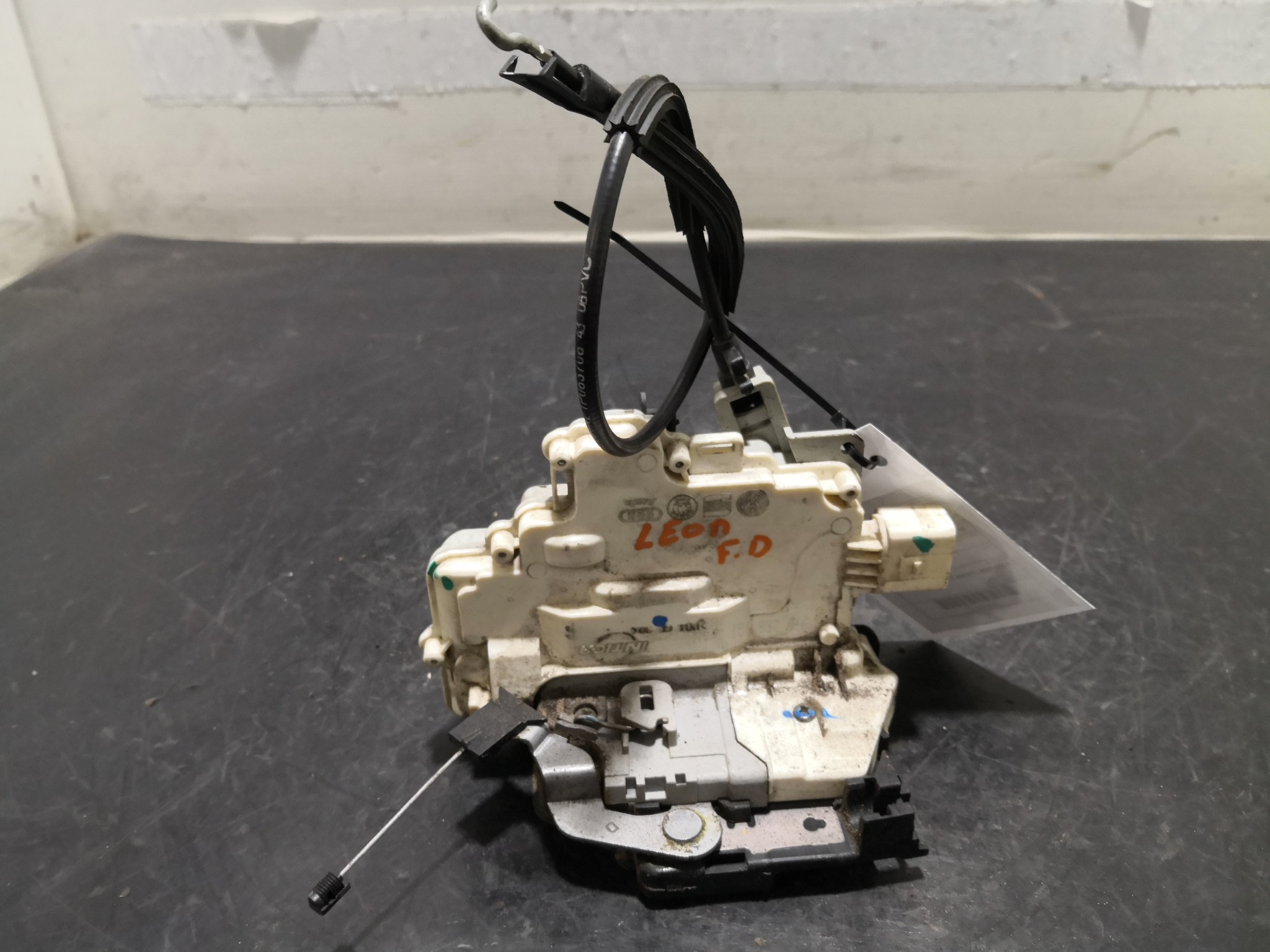 Fecho da Porta Frente Dto SEAT - ID S_97243